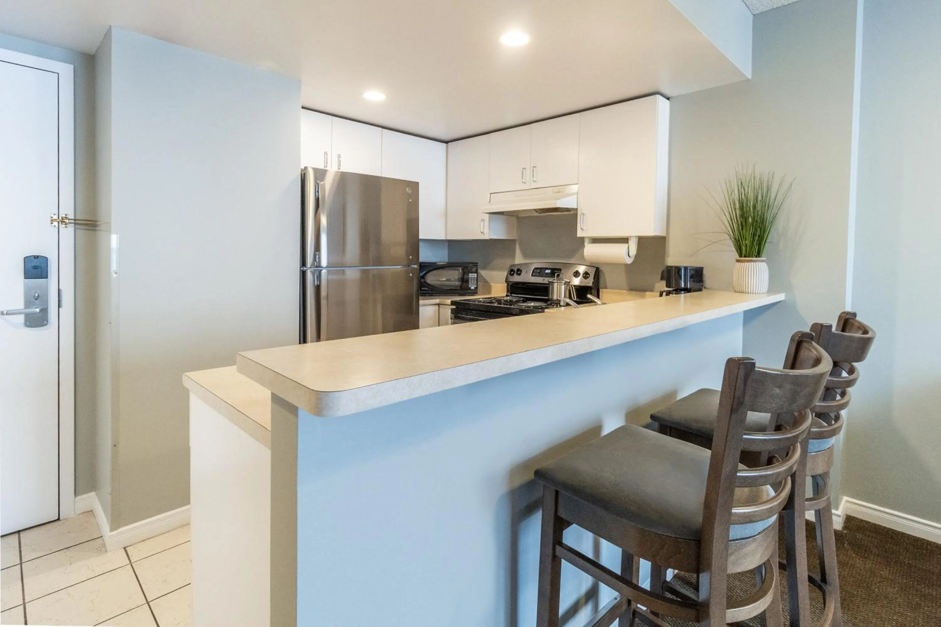 Kitchen or kitchenette in Hôtel Saint-Laurent Montréal