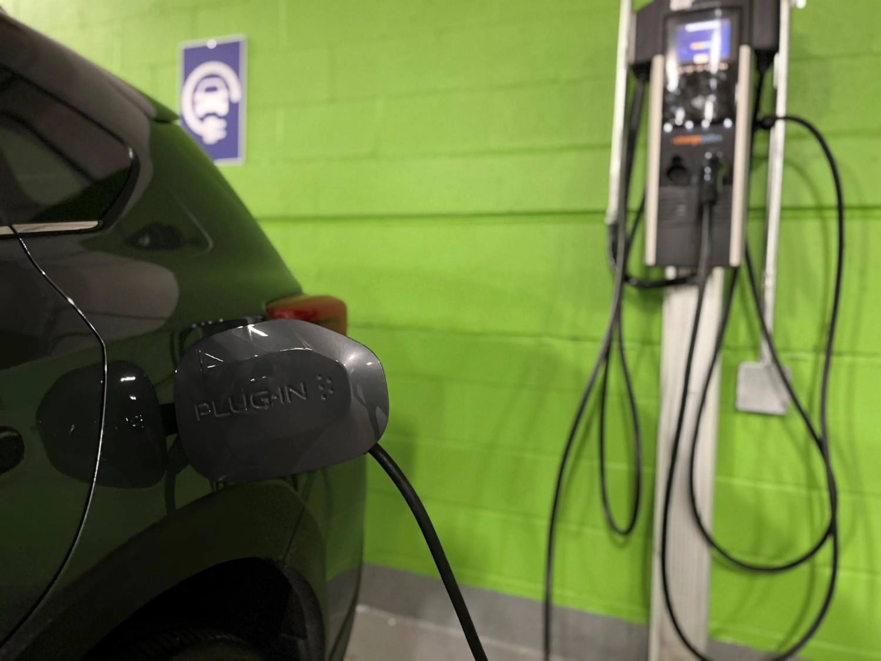 Parking in Holiday Inn Montreal Centre Ville Downtown by IHG