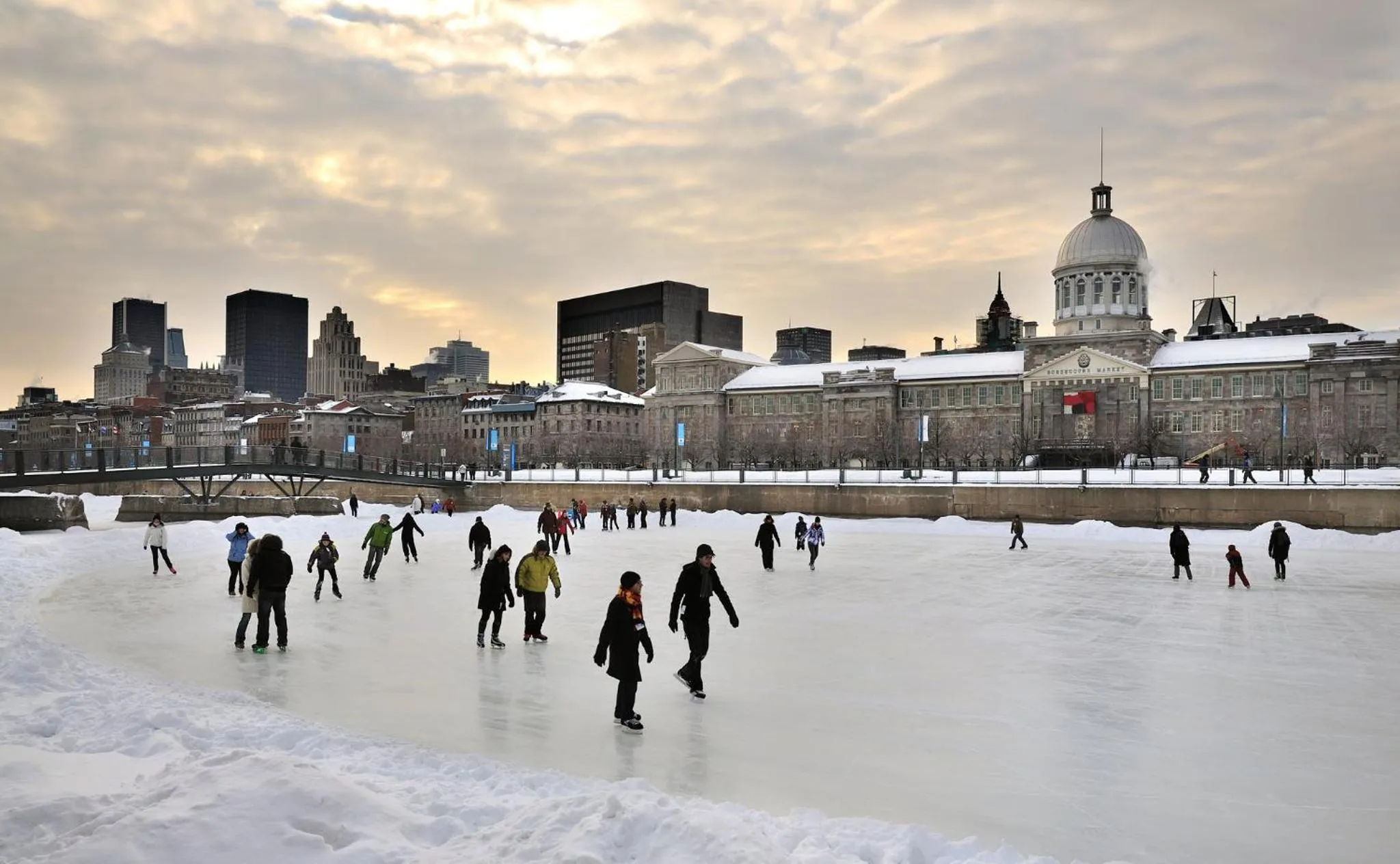 Nearby landmark in Holiday Inn Montreal Centre Ville Downtown by IHG