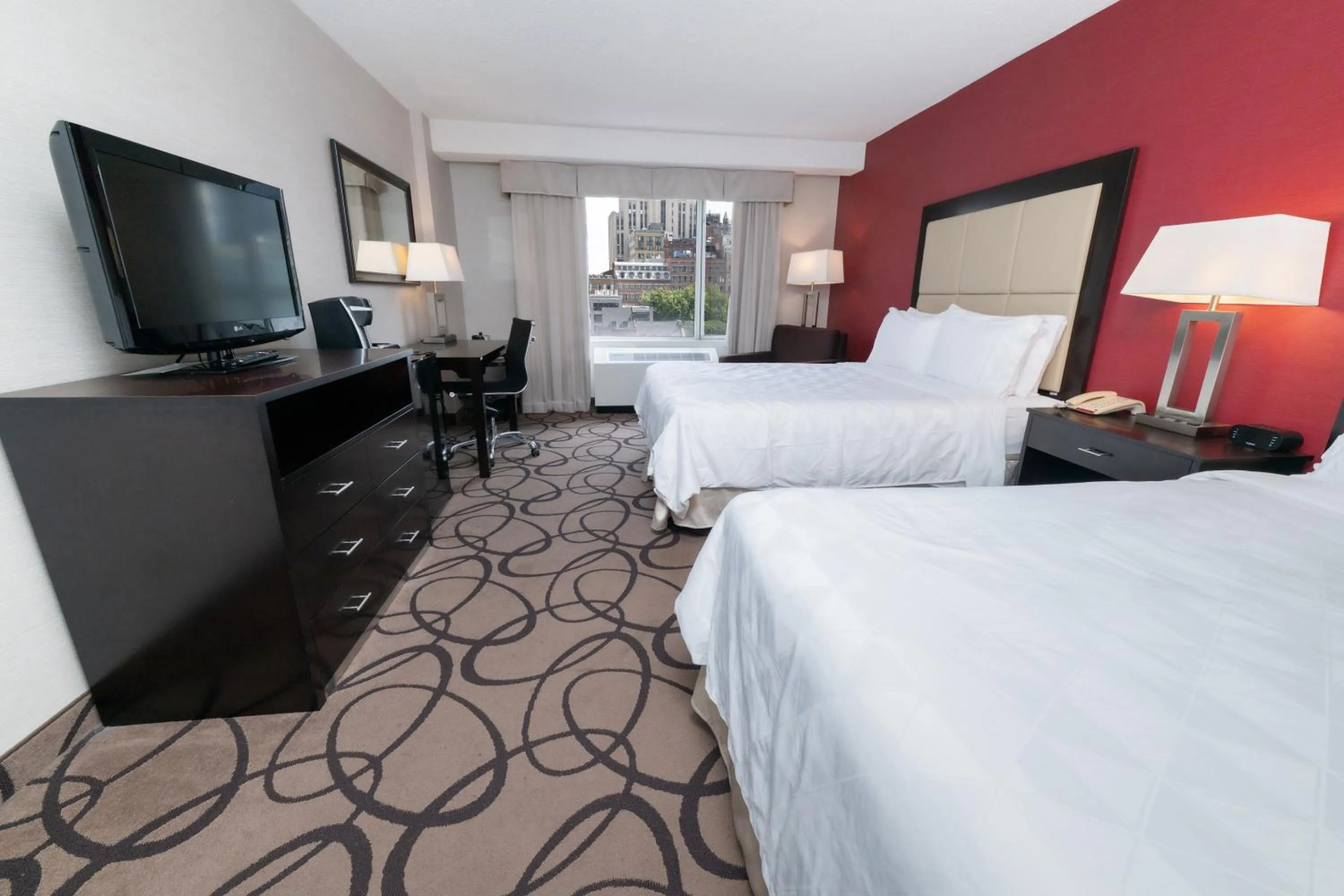 Bed in Holiday Inn Montreal Centre Ville Downtown by IHG