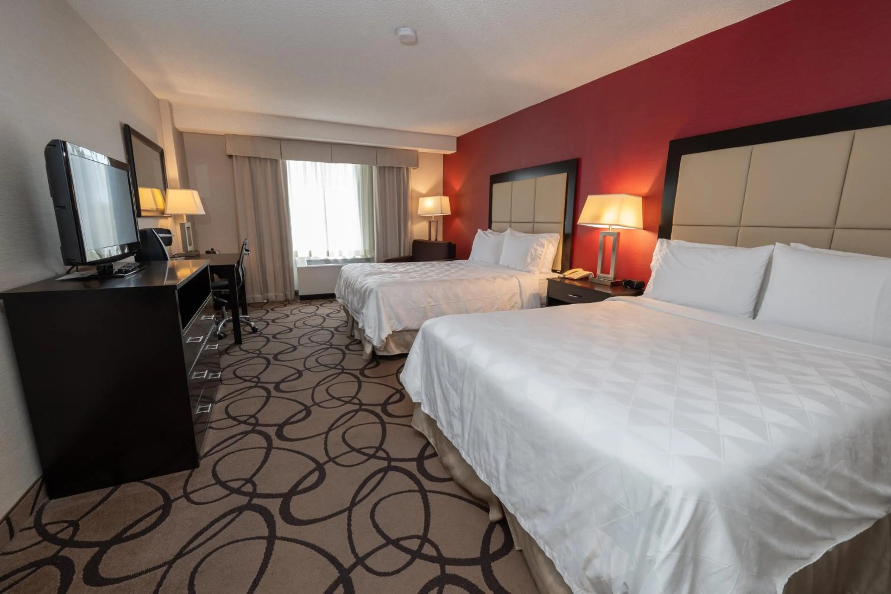 Bed in Holiday Inn Montreal Centre Ville Downtown by IHG