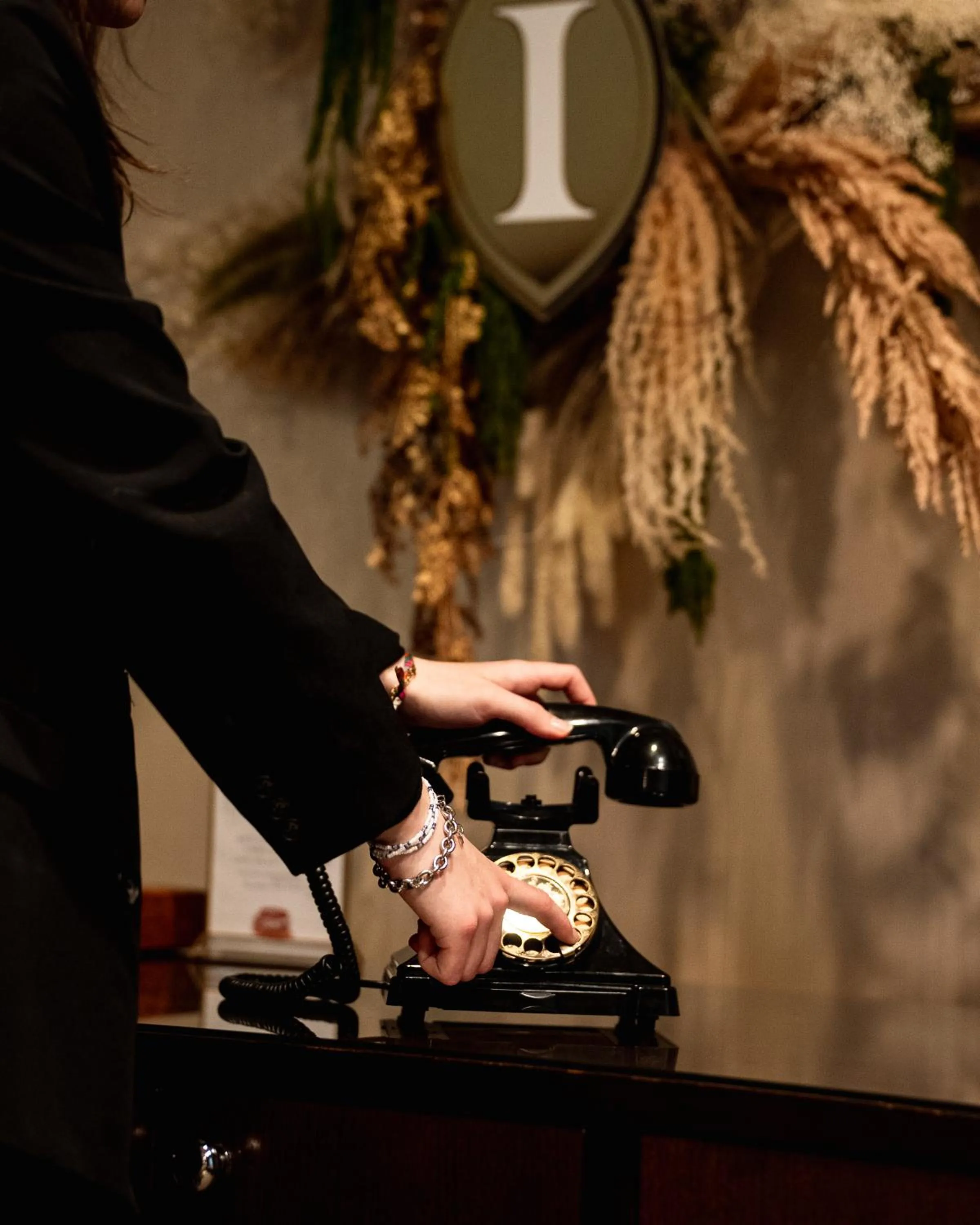 Lounge or bar in InterContinental Montreal by IHG