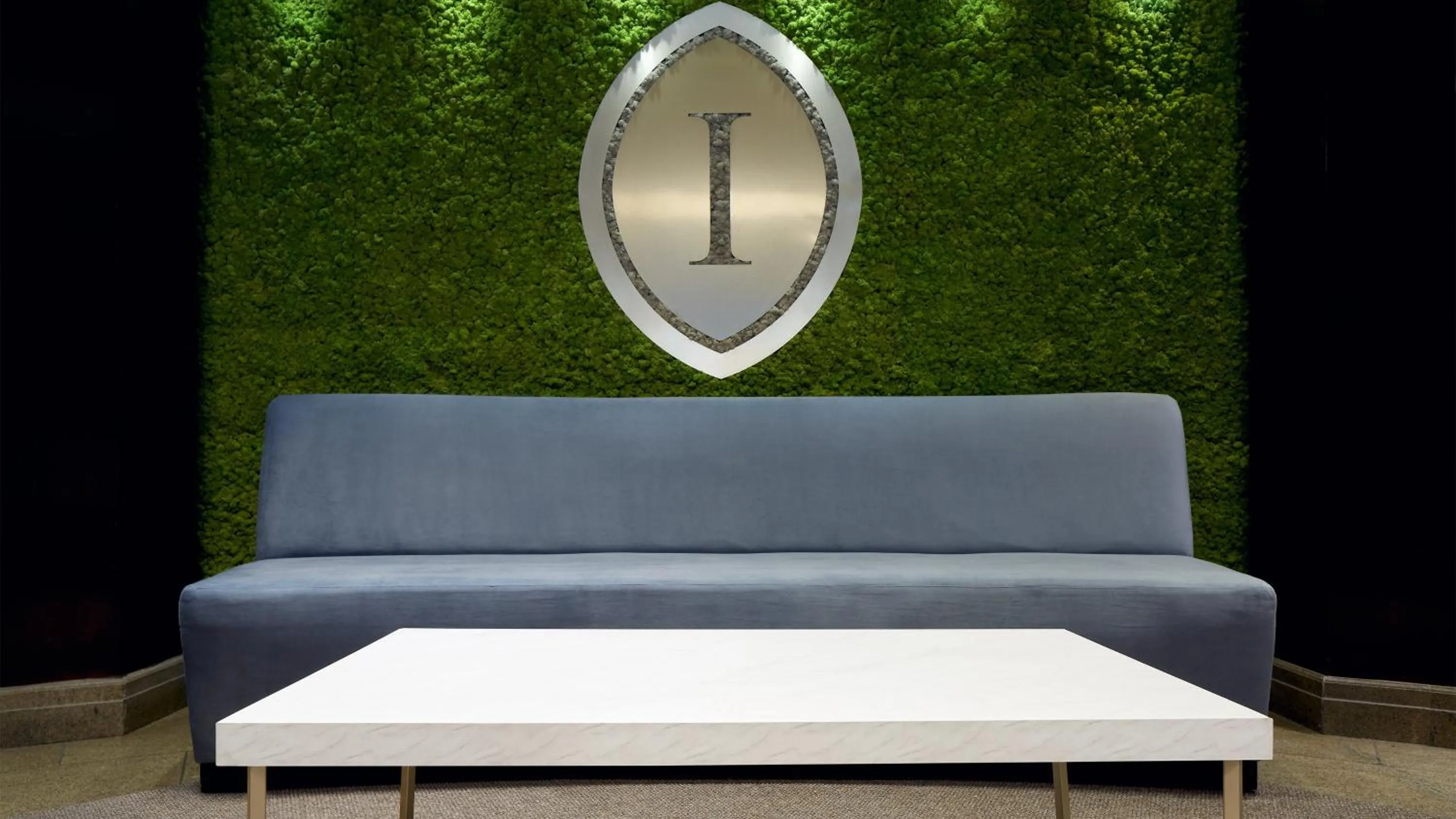 Property building in InterContinental Montreal by IHG