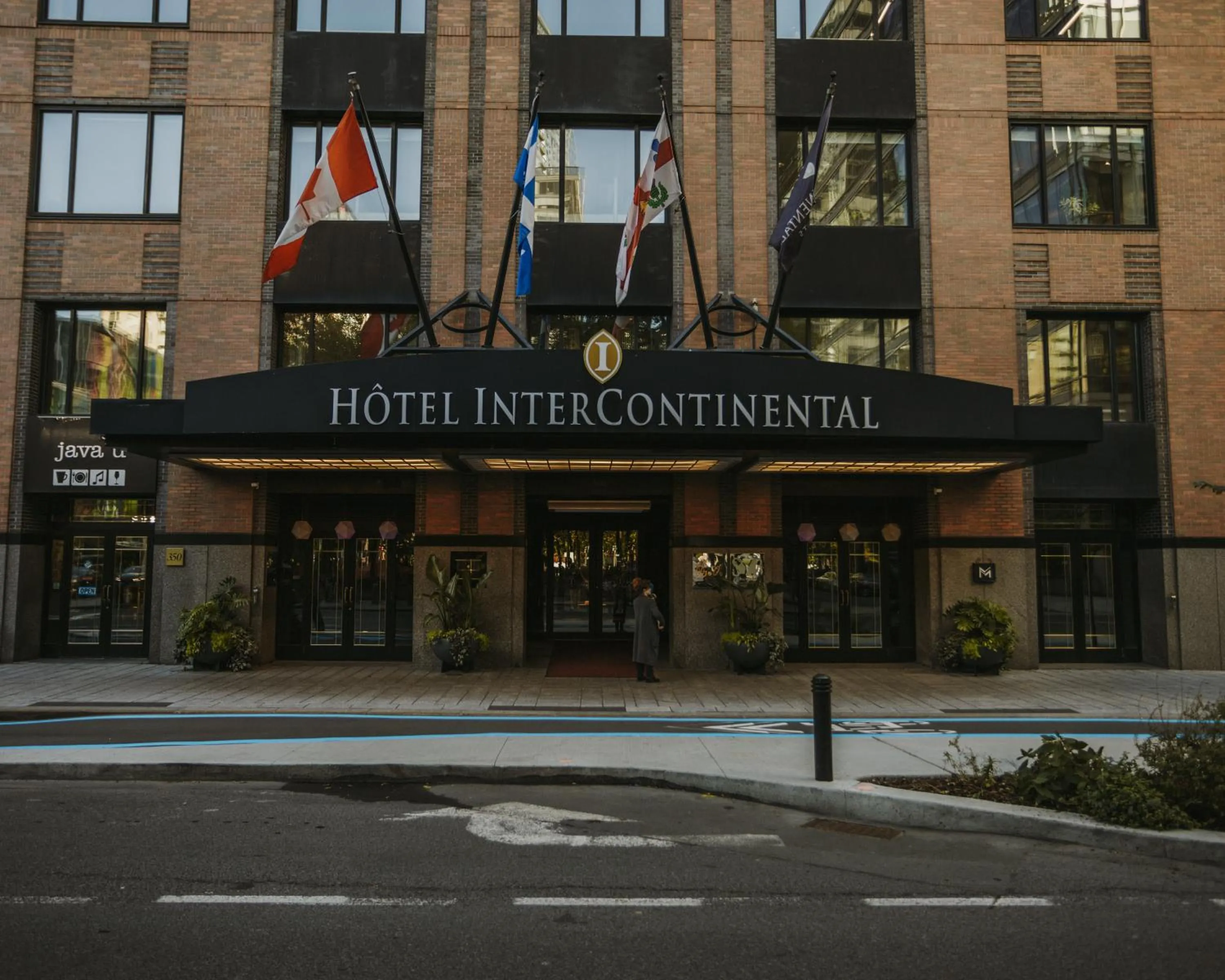 Property building in InterContinental Montreal by IHG