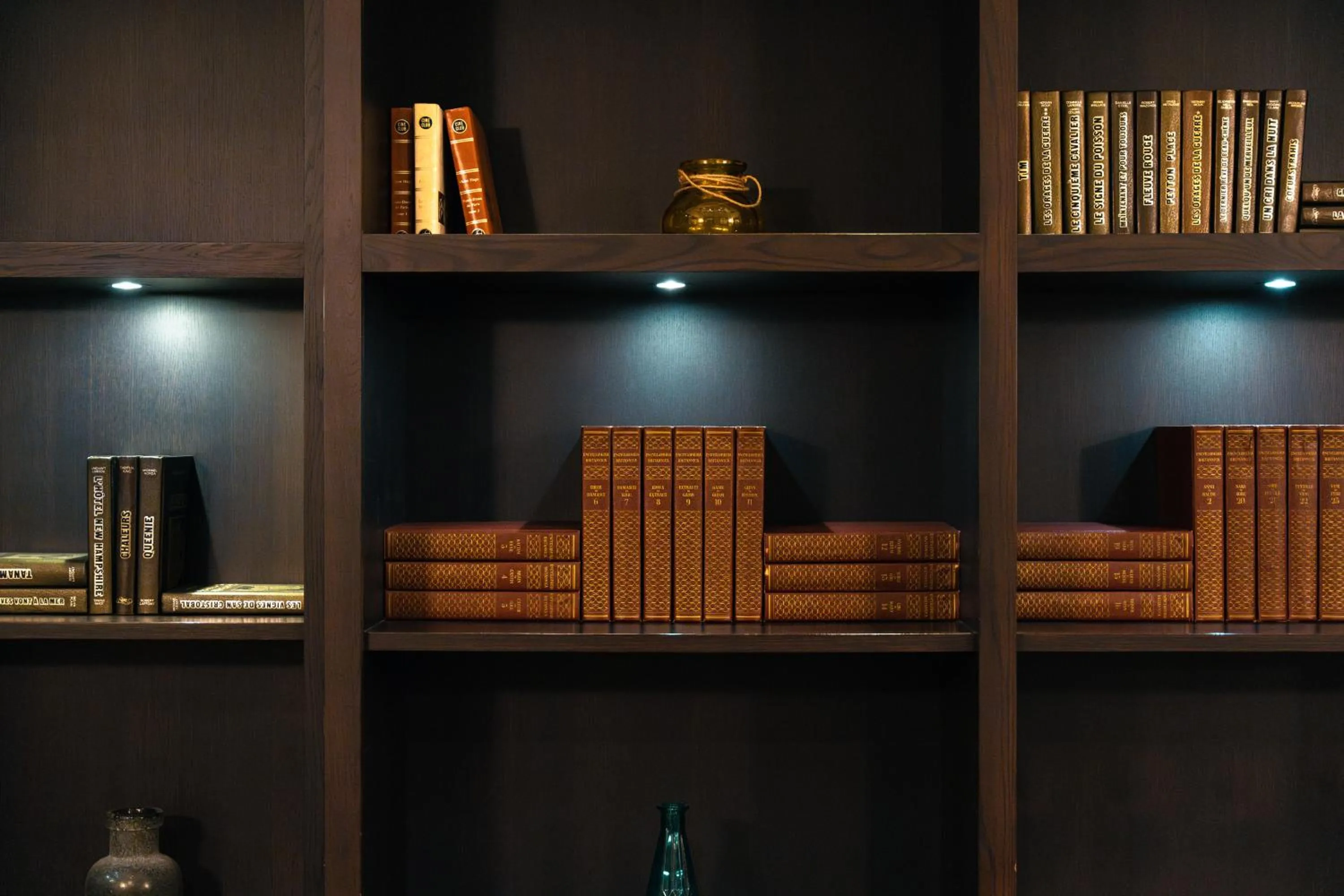 Property building in InterContinental Montreal by IHG