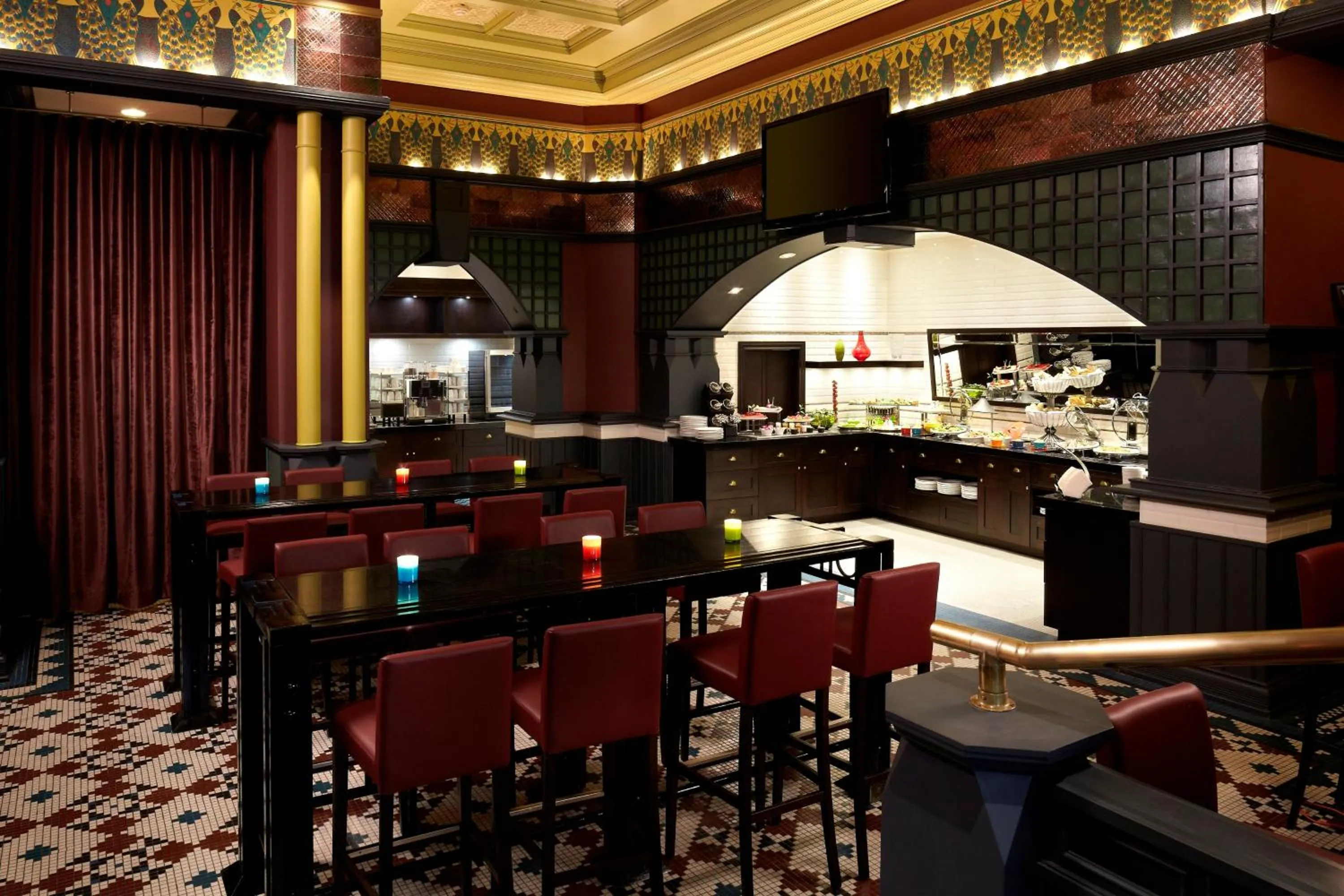 Restaurant/places to eat in InterContinental Montreal by IHG