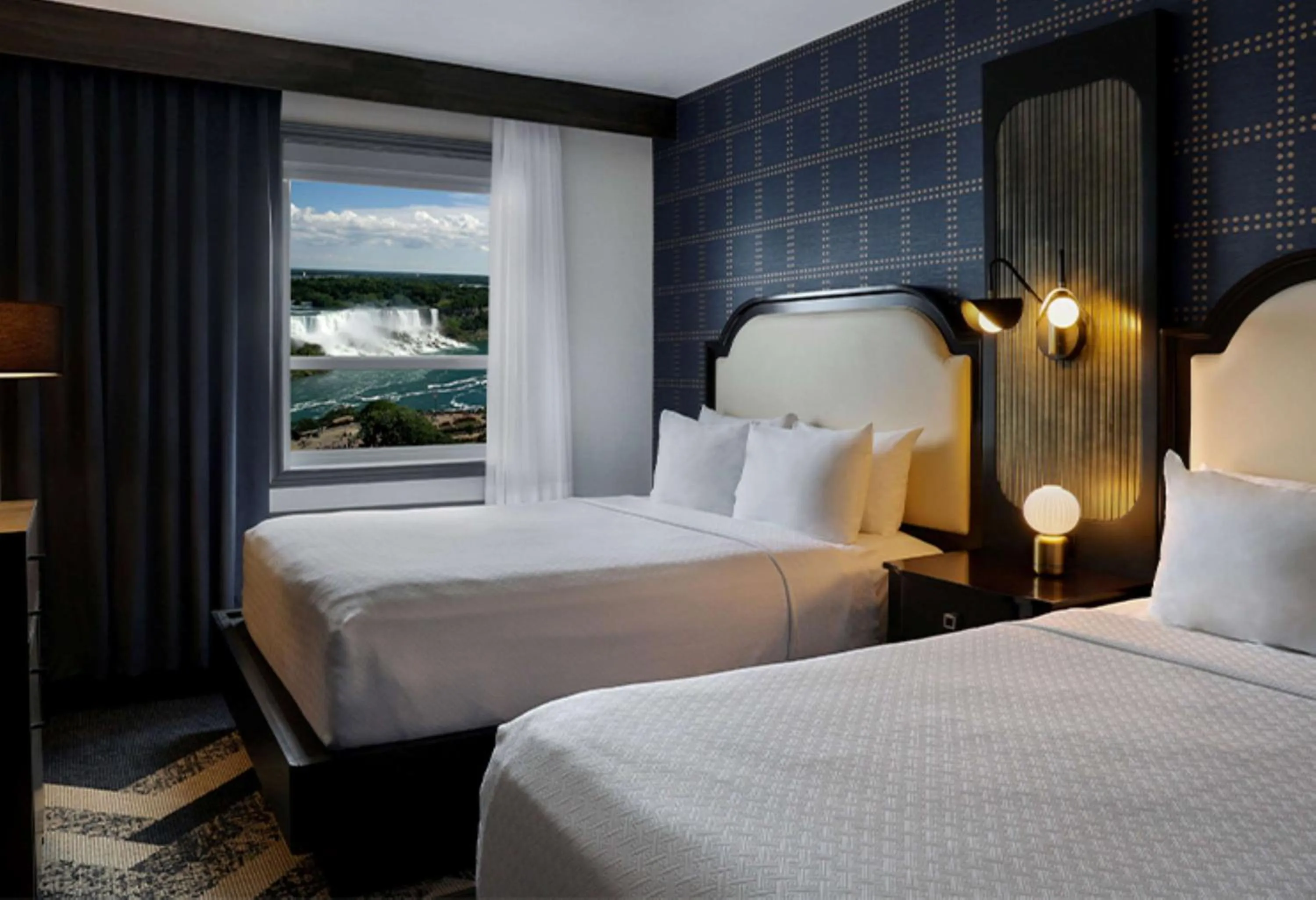 Bed in Crowne Plaza Hotel-Niagara Falls/Falls View, an IHG Hotel