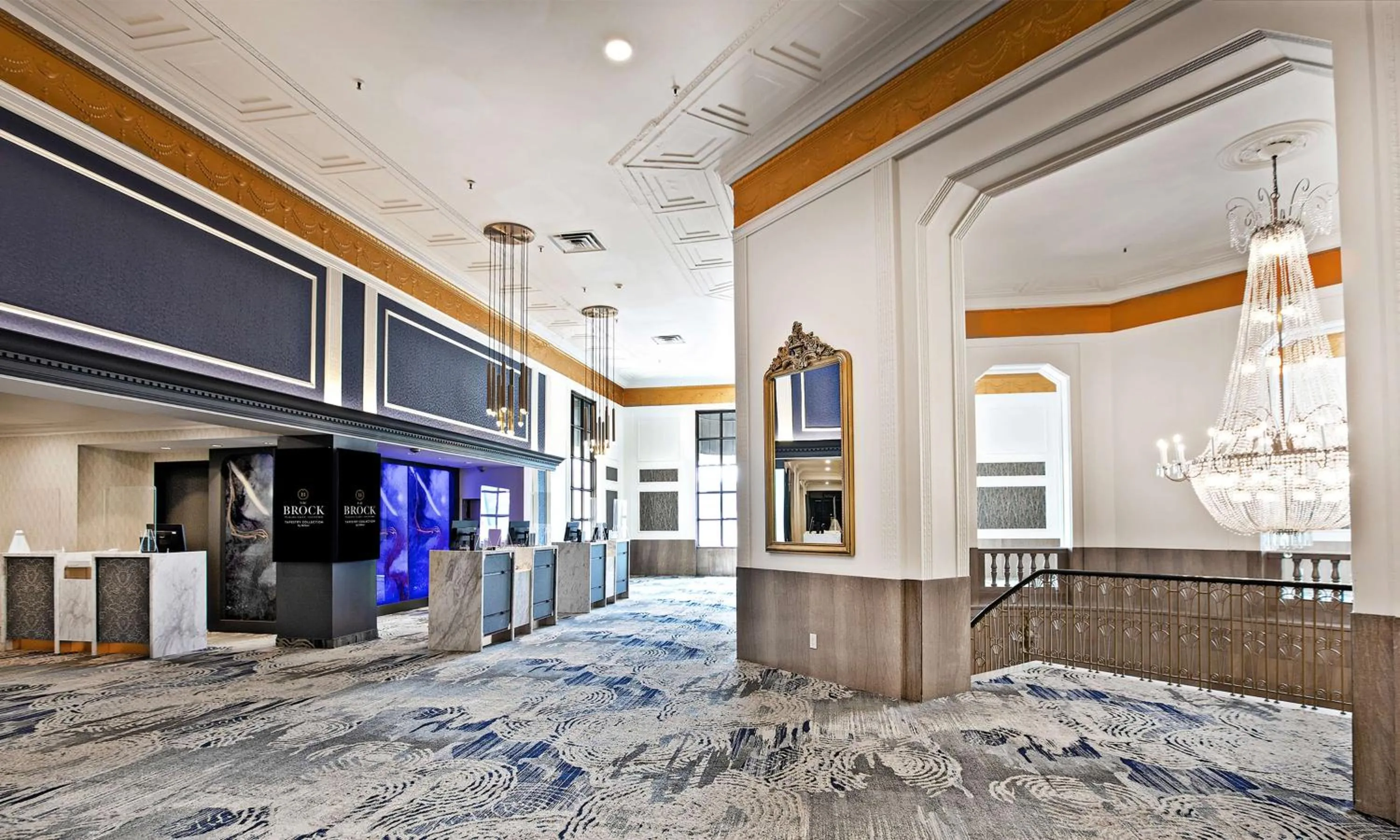 Lobby or reception in Crowne Plaza Hotel-Niagara Falls/Falls View, an IHG Hotel