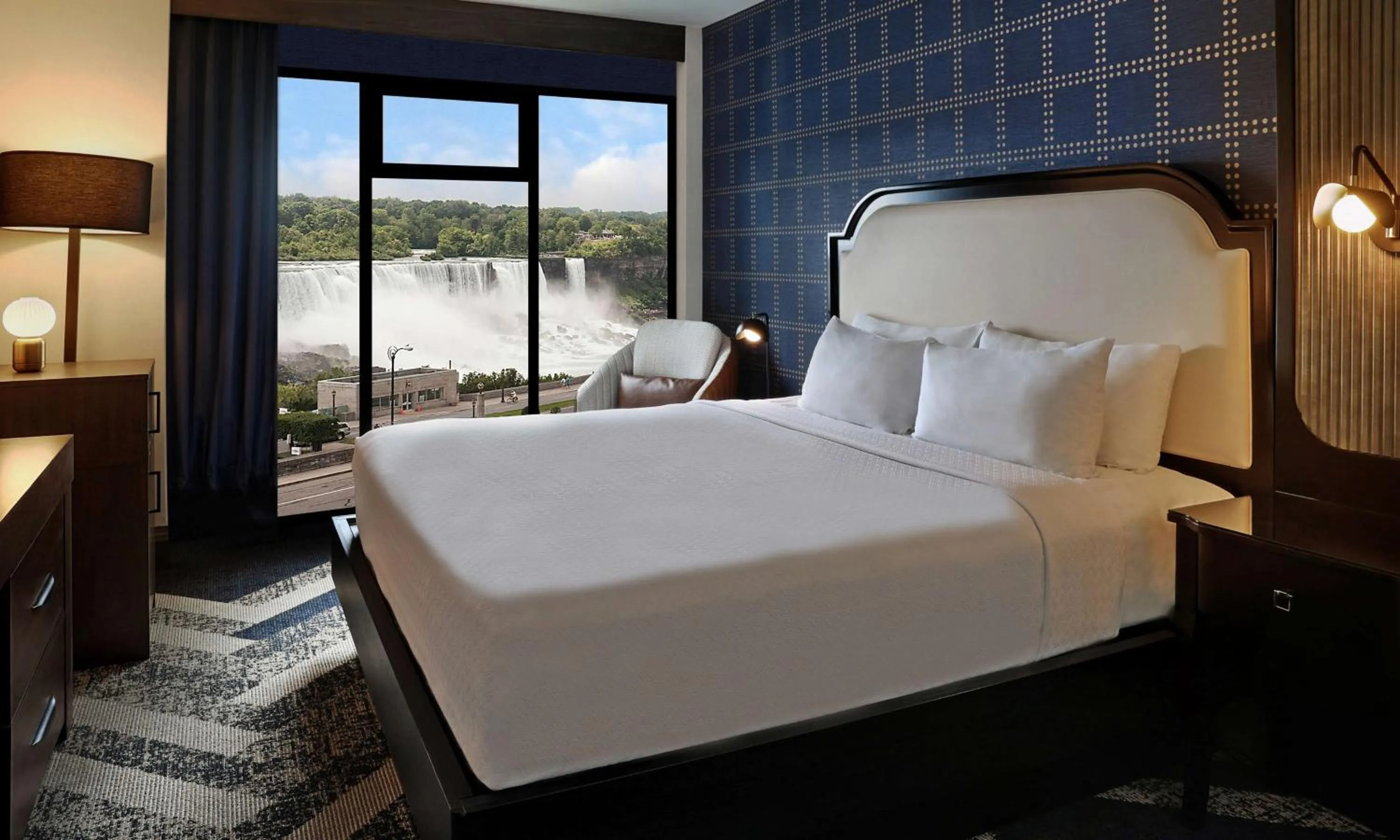 Bed in Crowne Plaza Hotel-Niagara Falls/Falls View, an IHG Hotel