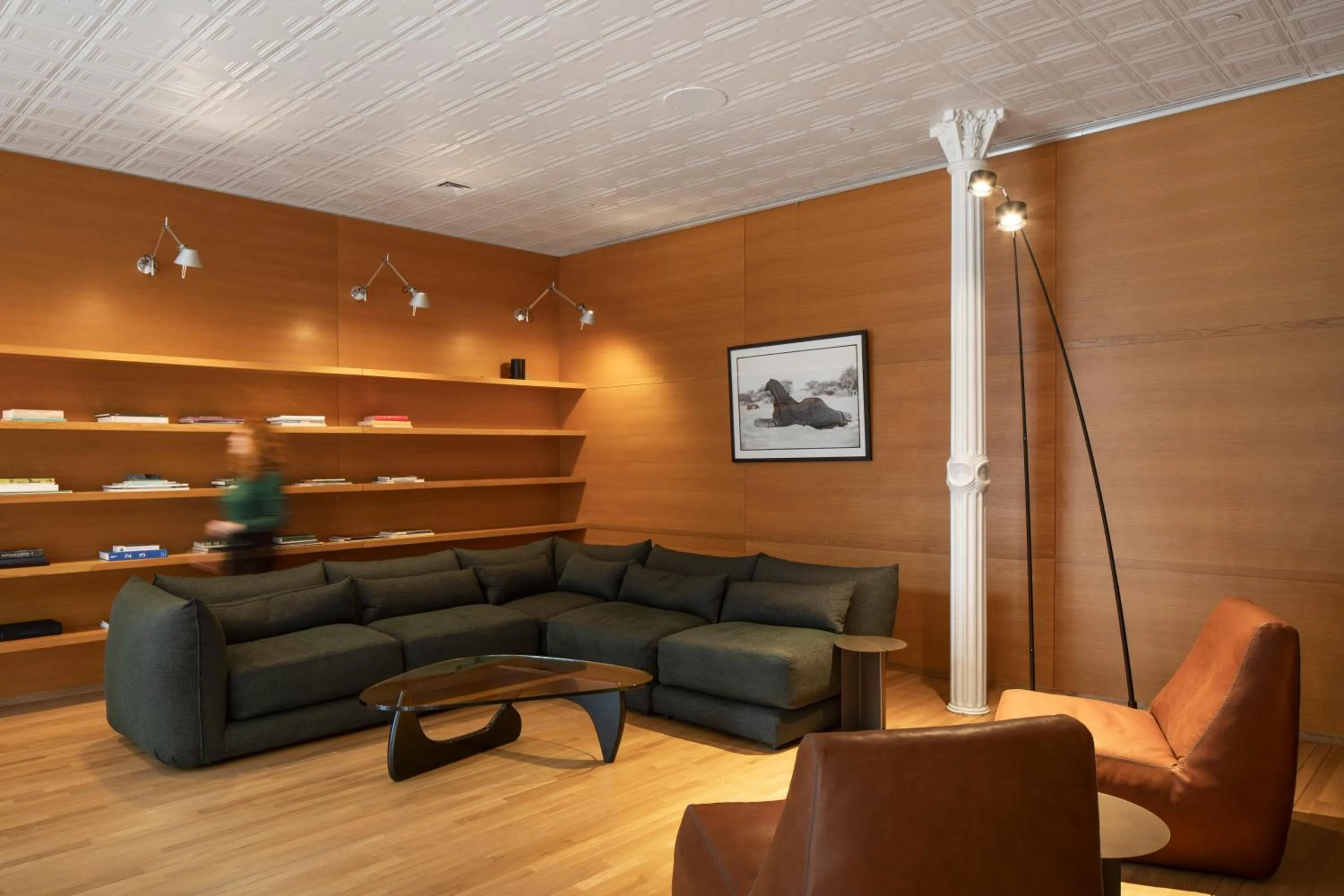 Library in Hotel Gault