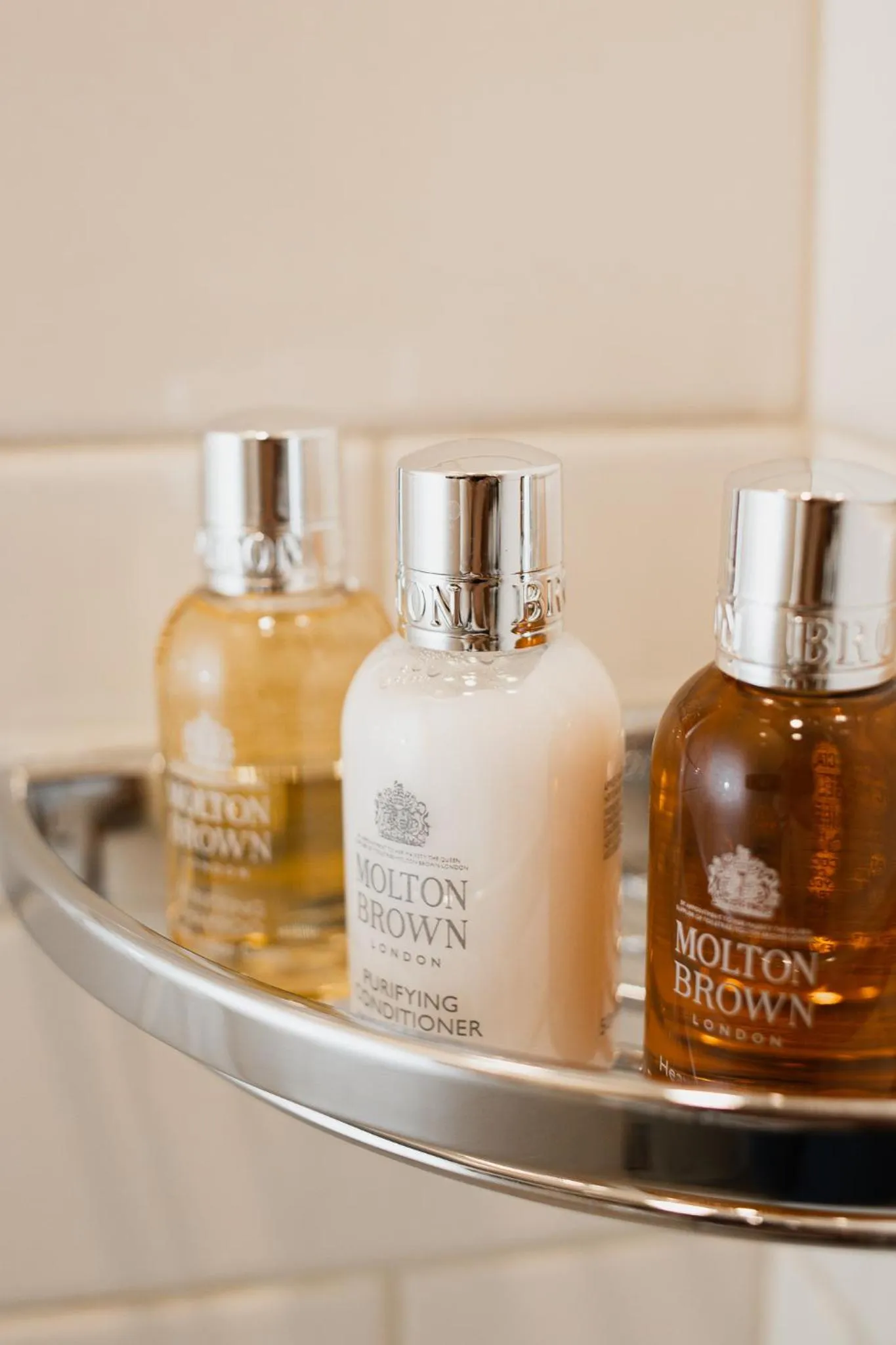 Shower in Hotel Gault