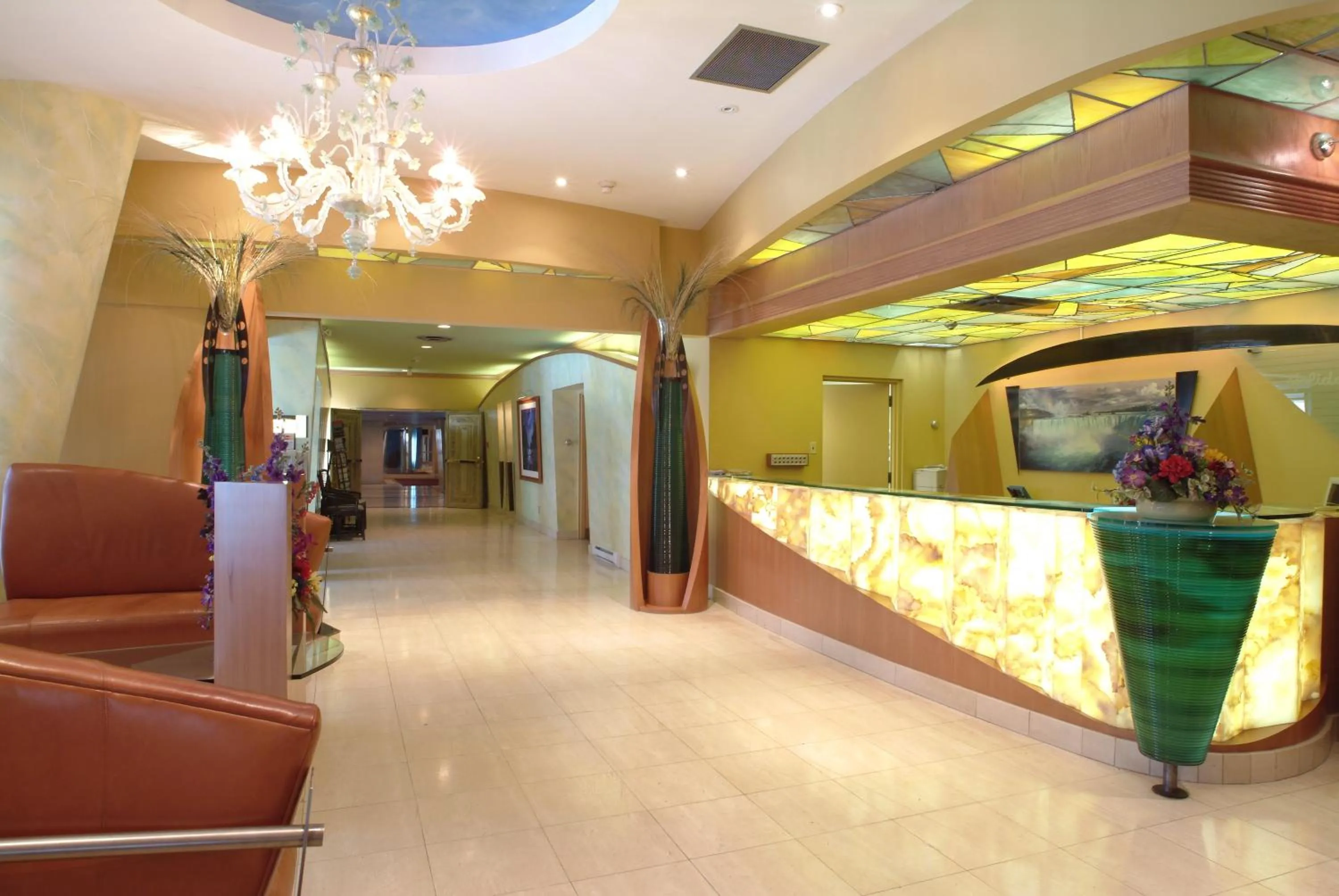 Lobby or reception in Holiday Inn Niagara Falls-By the Falls by IHG
