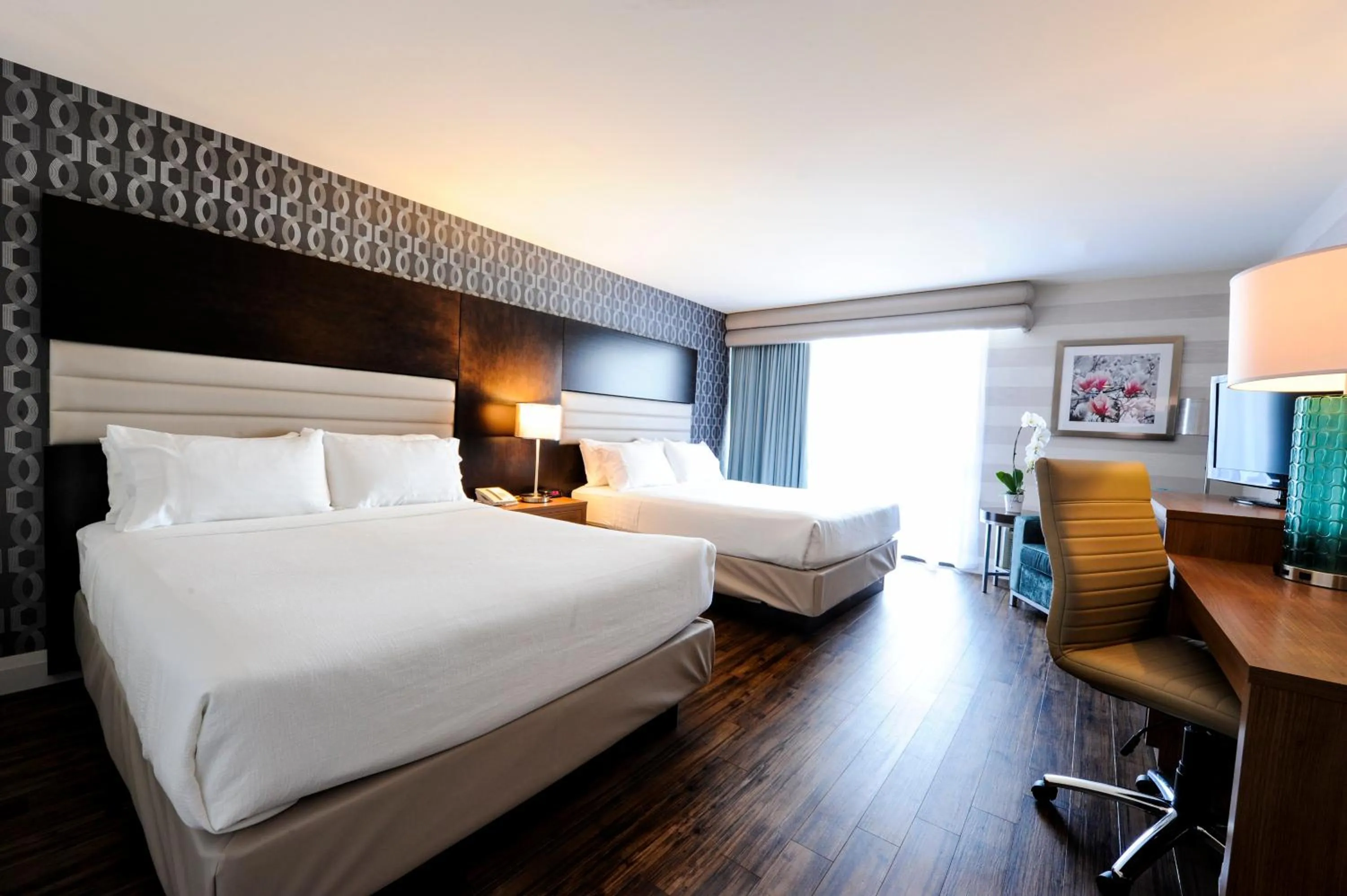 Photo of the whole room, Bed in Holiday Inn Niagara Falls-By the Falls by IHG