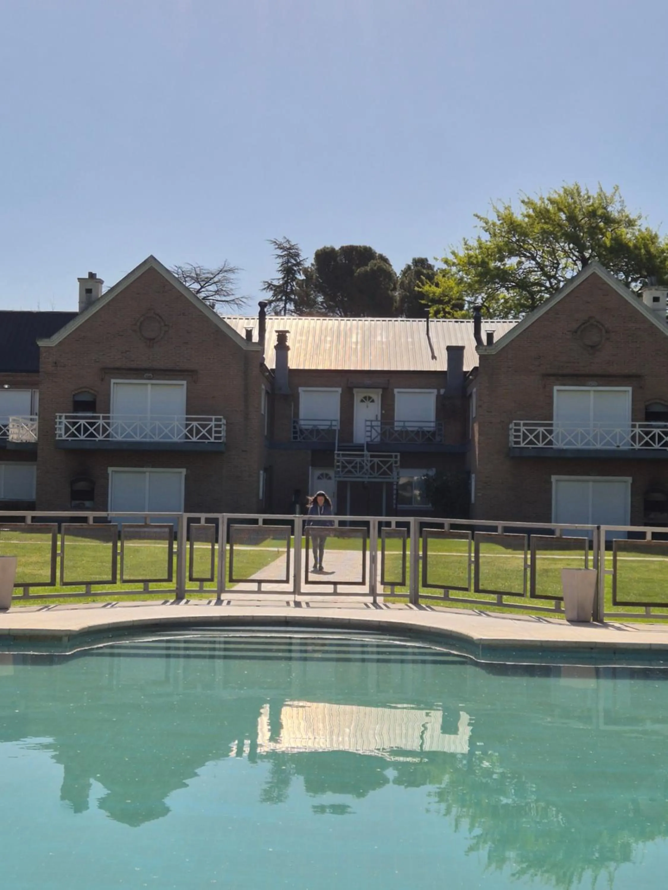 Los Robles Apart Hotel