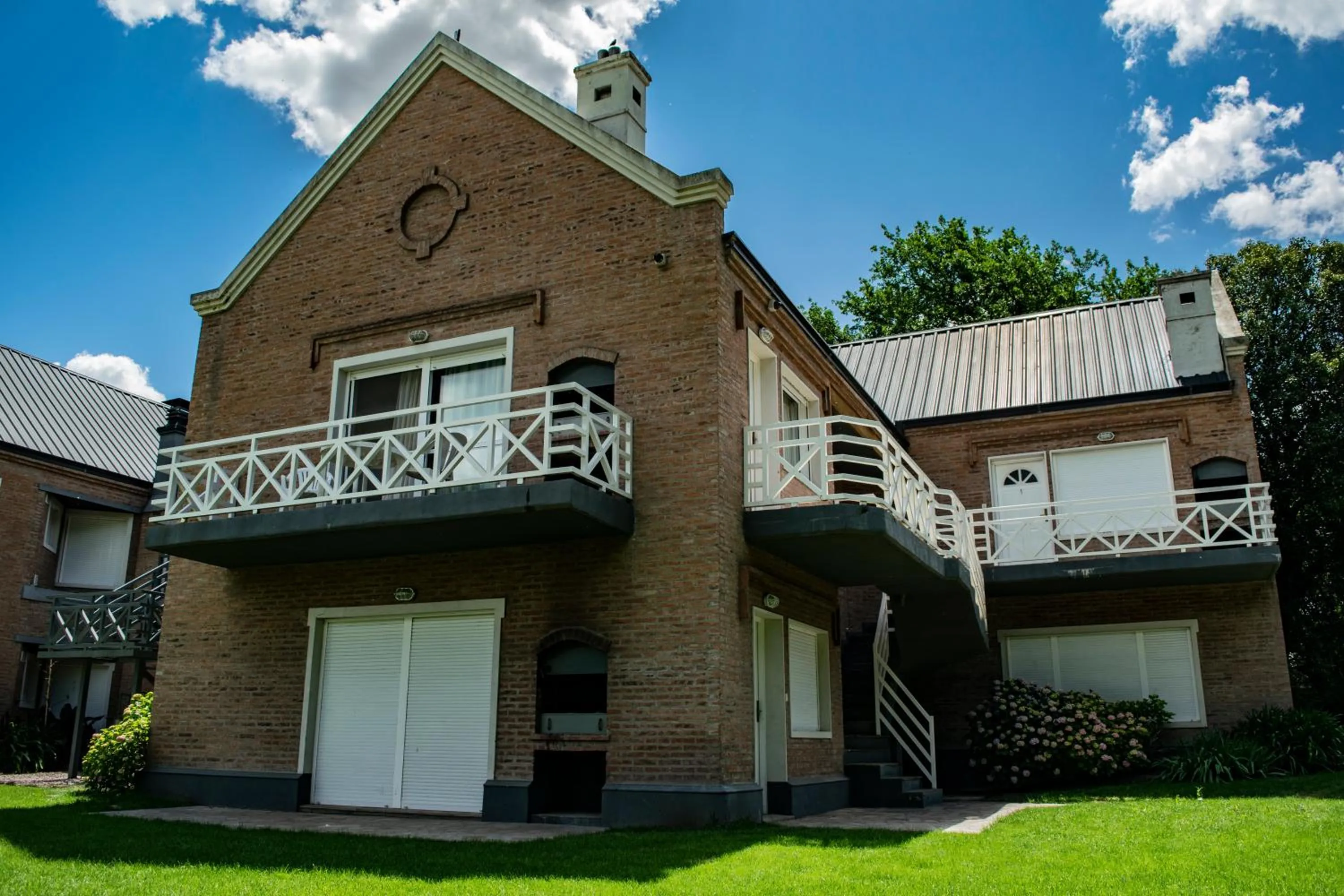 Property building in Los Robles Apart Hotel