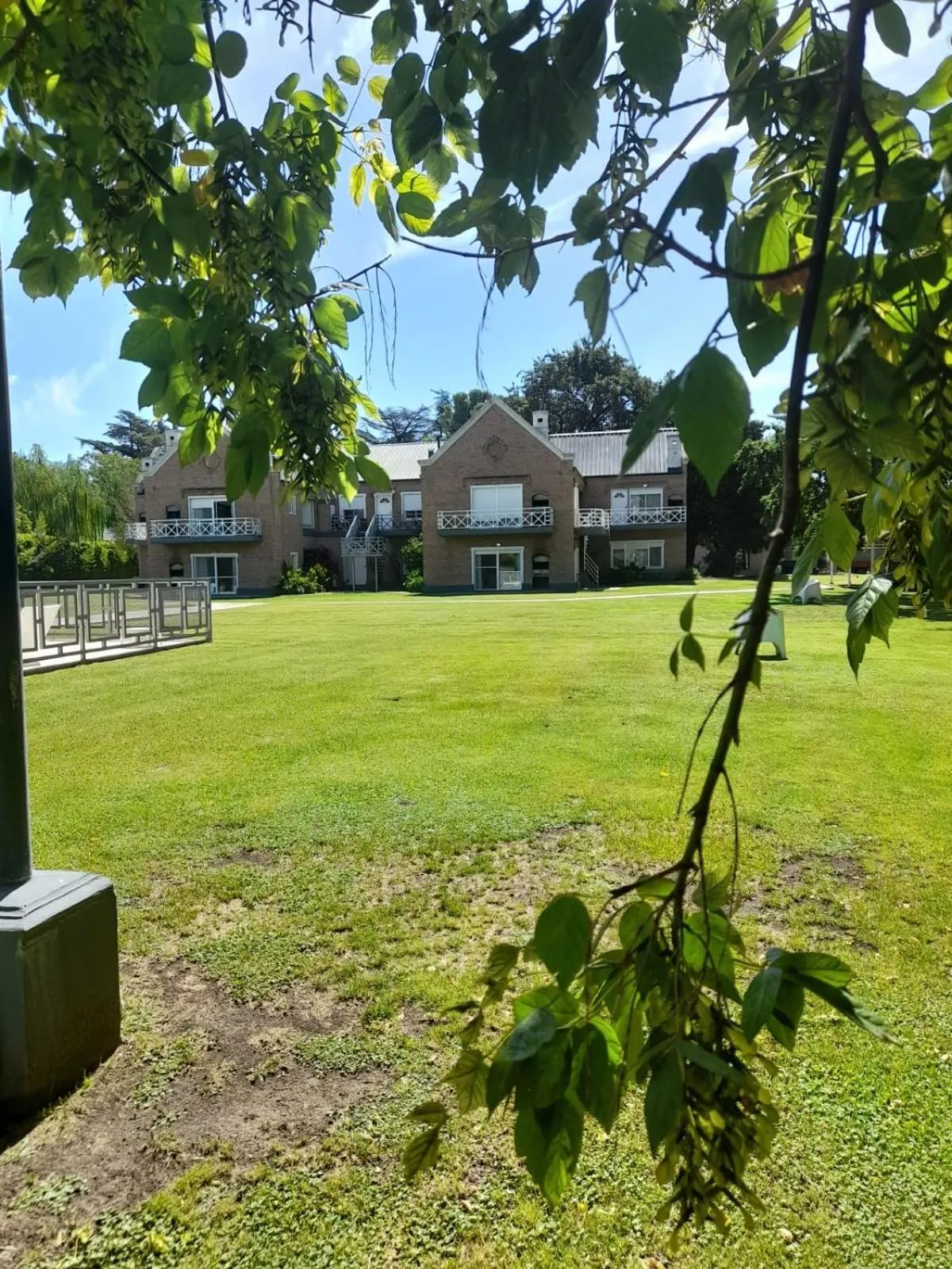 Los Robles Apart Hotel