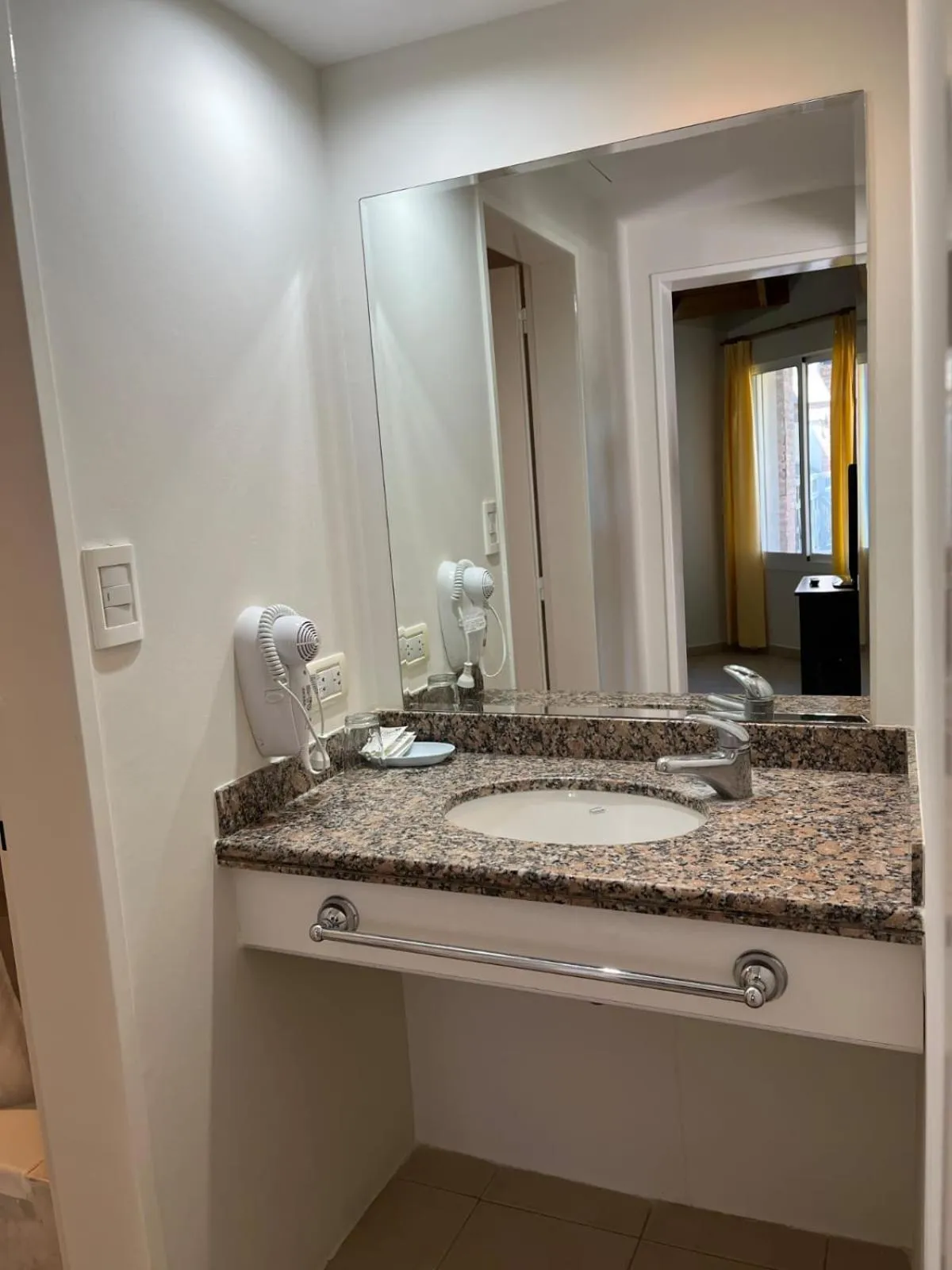 Los Robles Apart Hotel