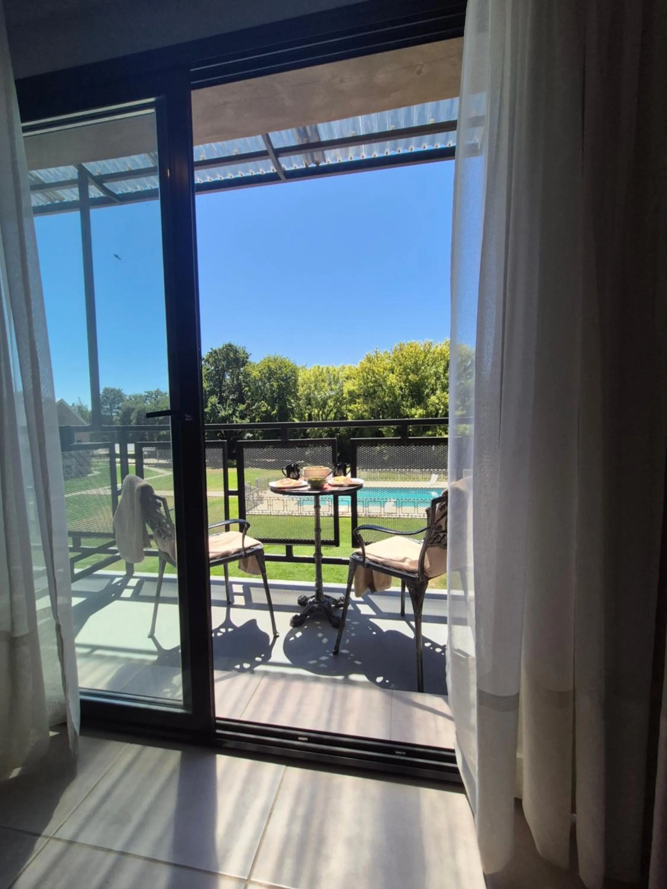 Los Robles Apart Hotel