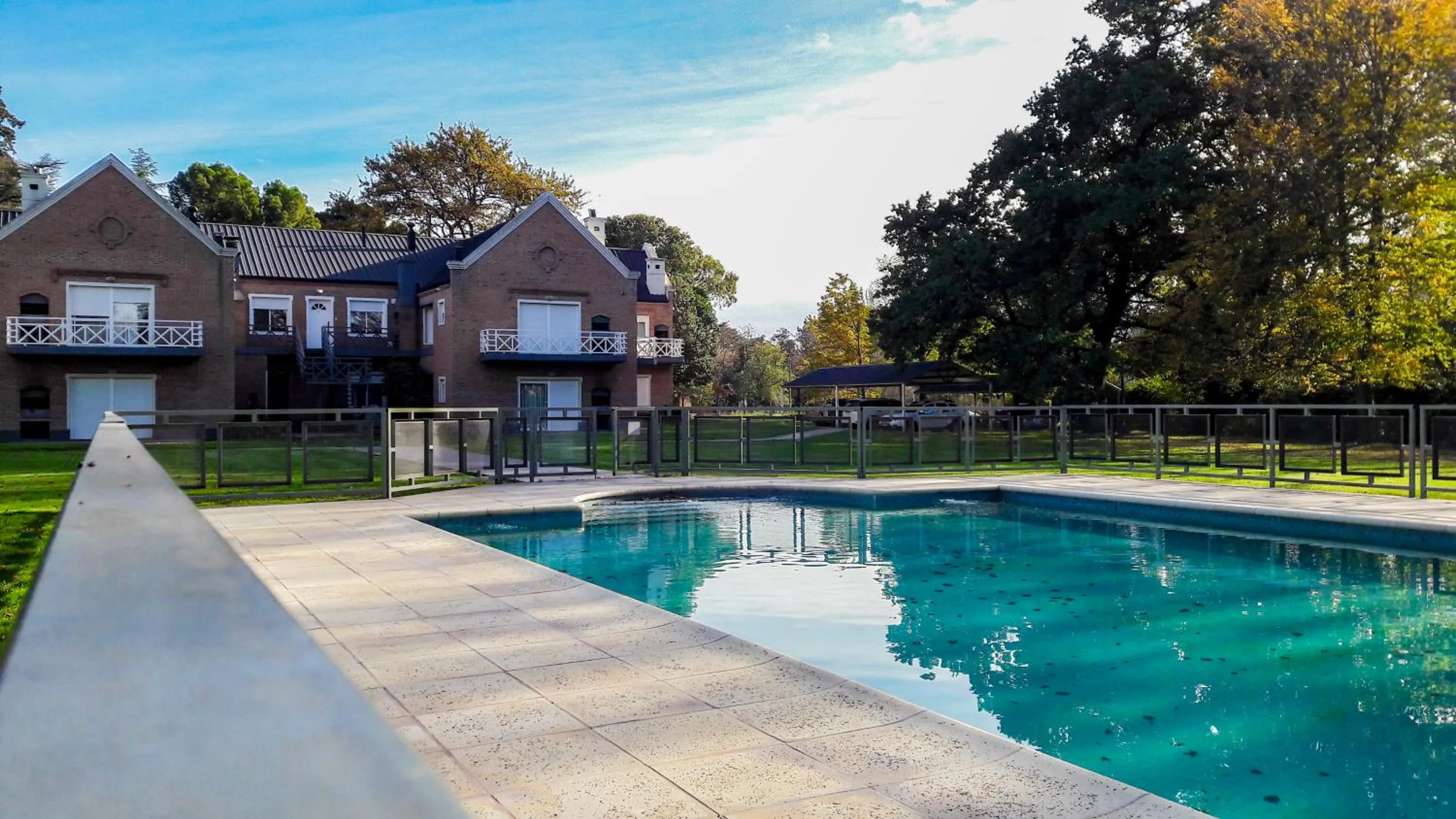 Property building in Los Robles Apart Hotel