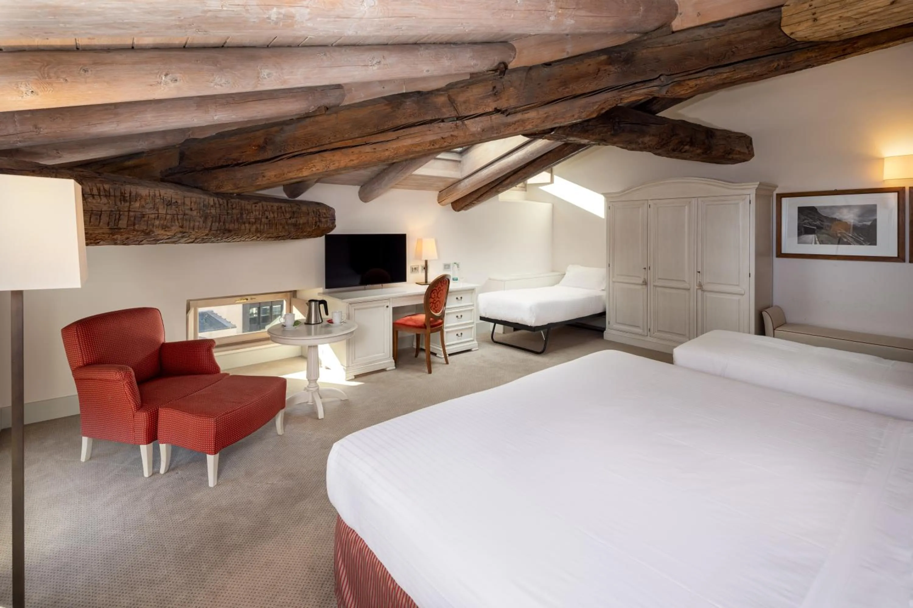 Bed in Grand Hotel della Posta, WorldHotels Distinctive