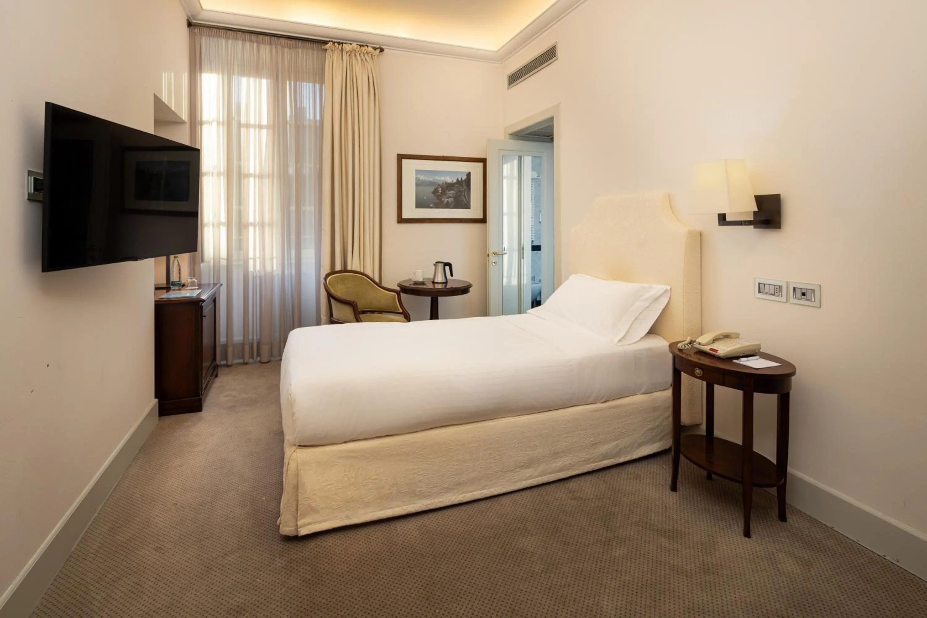 Bed in Grand Hotel della Posta, WorldHotels Distinctive