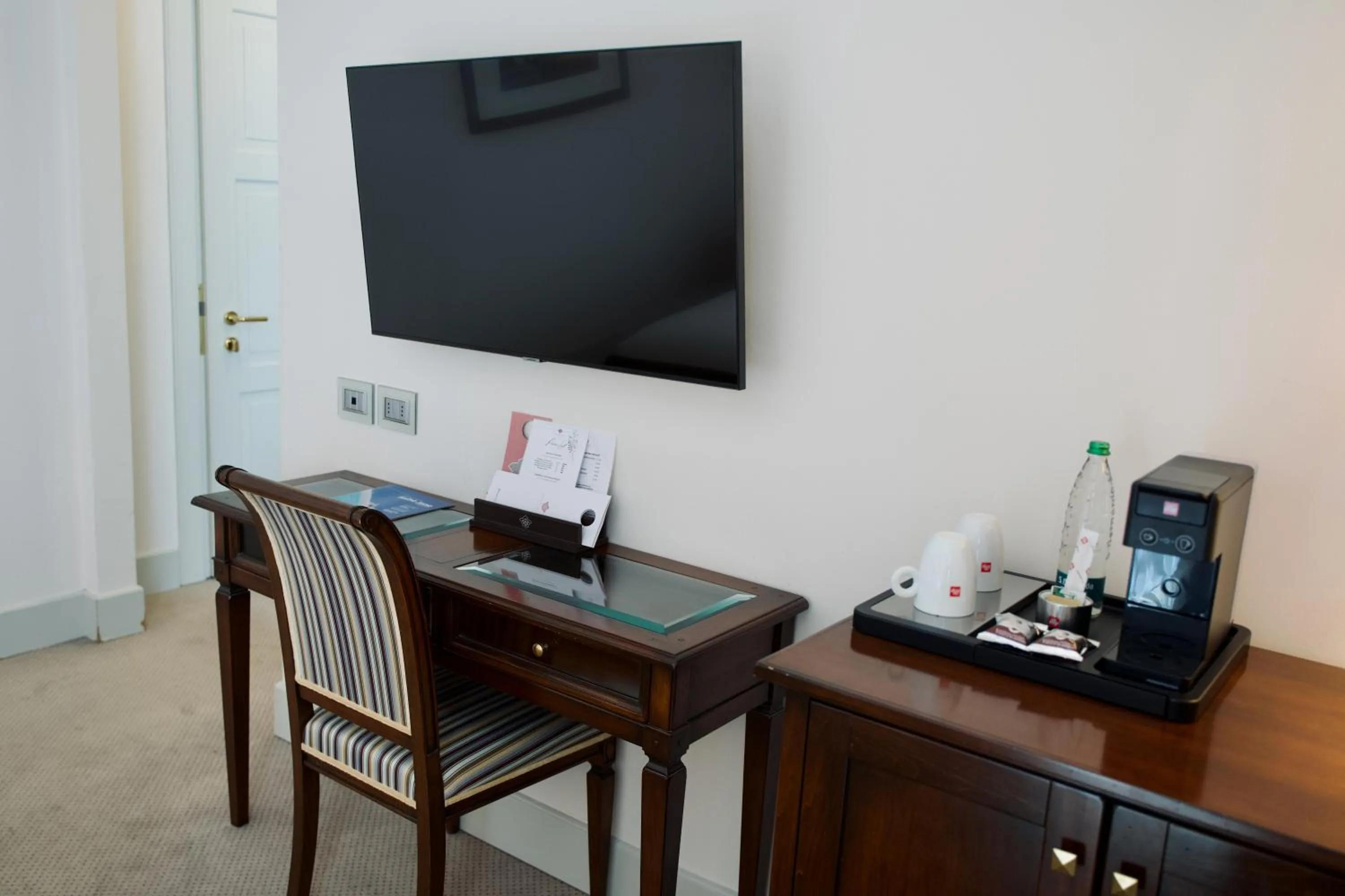 Bedroom in Grand Hotel della Posta, WorldHotels Distinctive