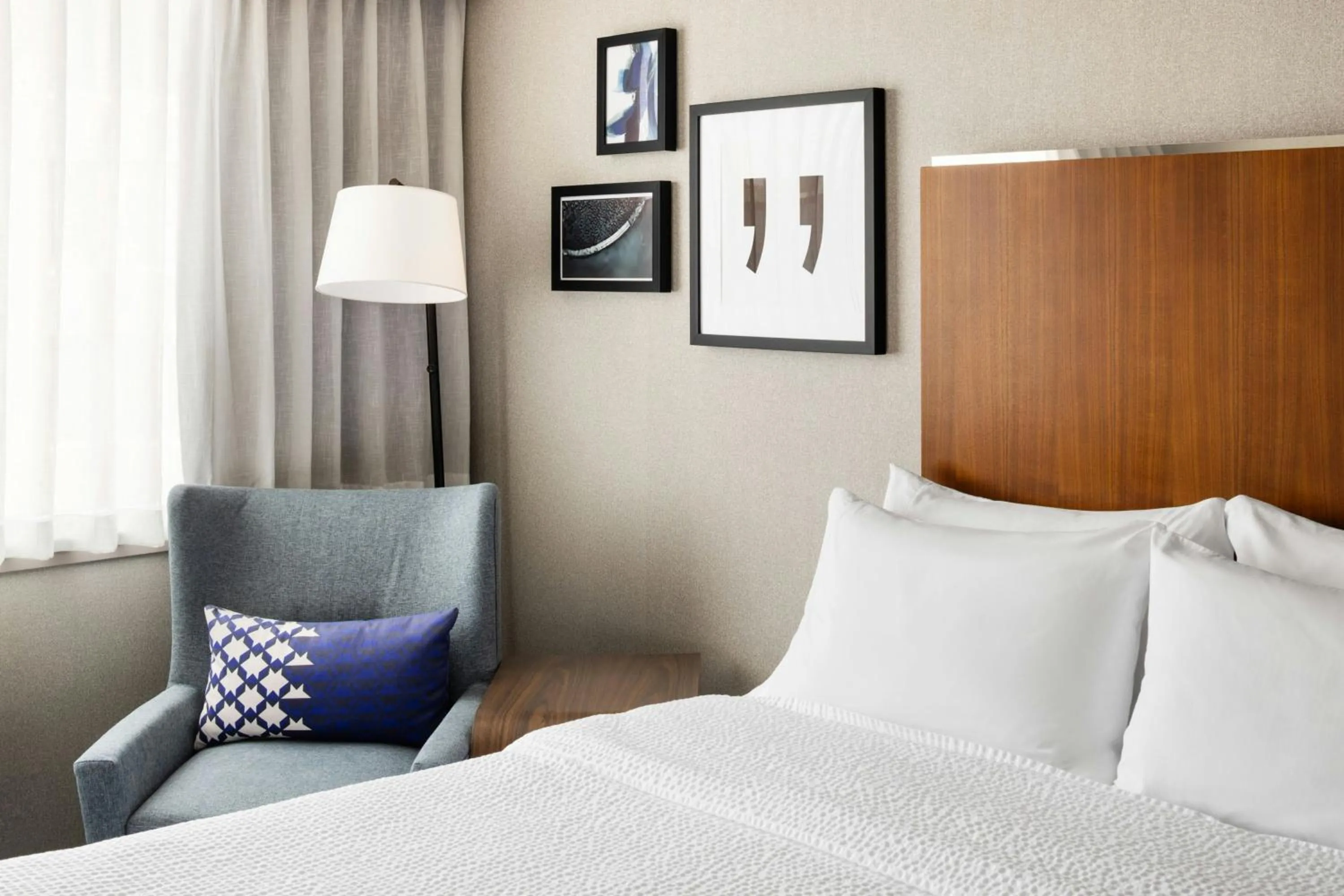 Photo of the whole room, Bed in Four Points by Sheraton Halifax