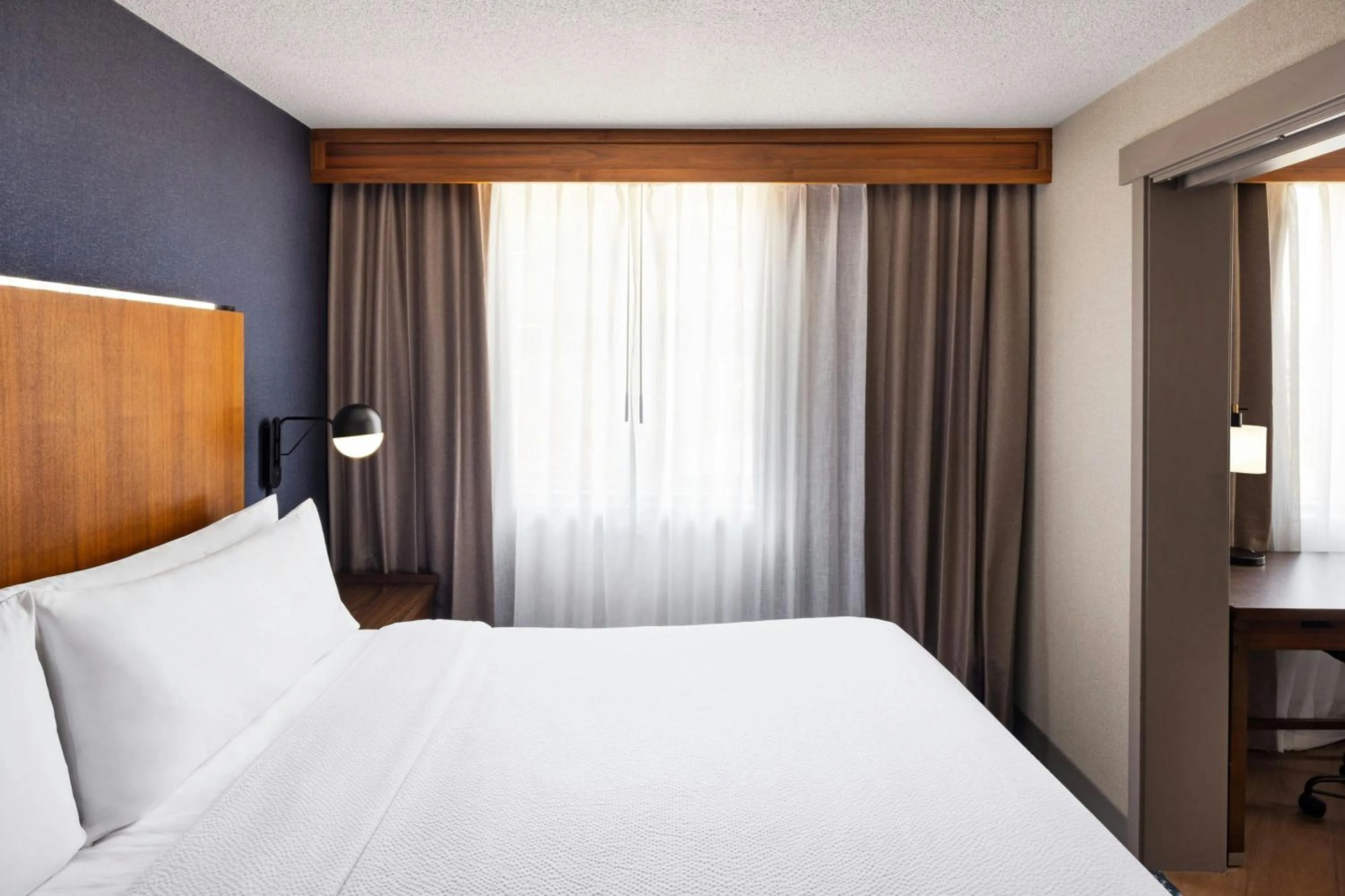 Bedroom, Bed in Four Points by Sheraton Halifax