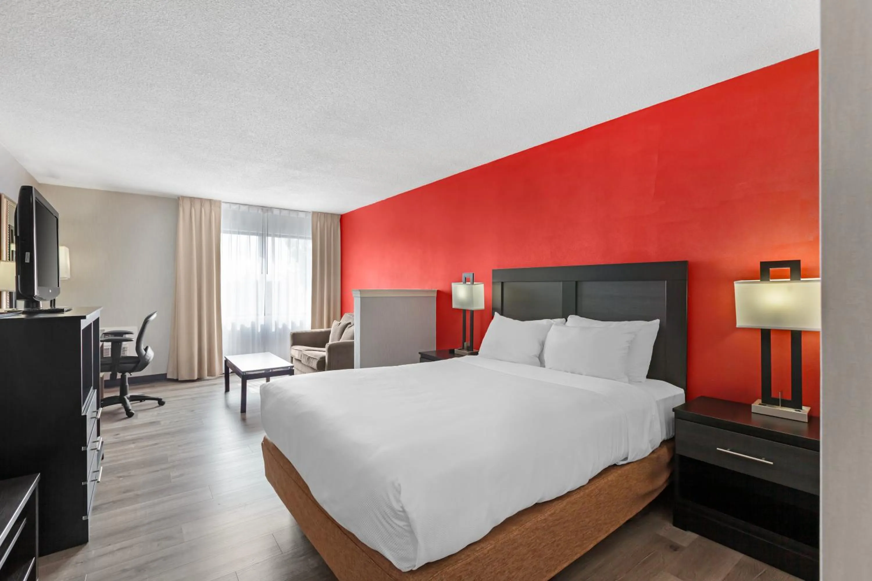 Photo of the whole room, Bed in Quality Inn & Suites 5585 Ambler Drive Mississauga Ontario