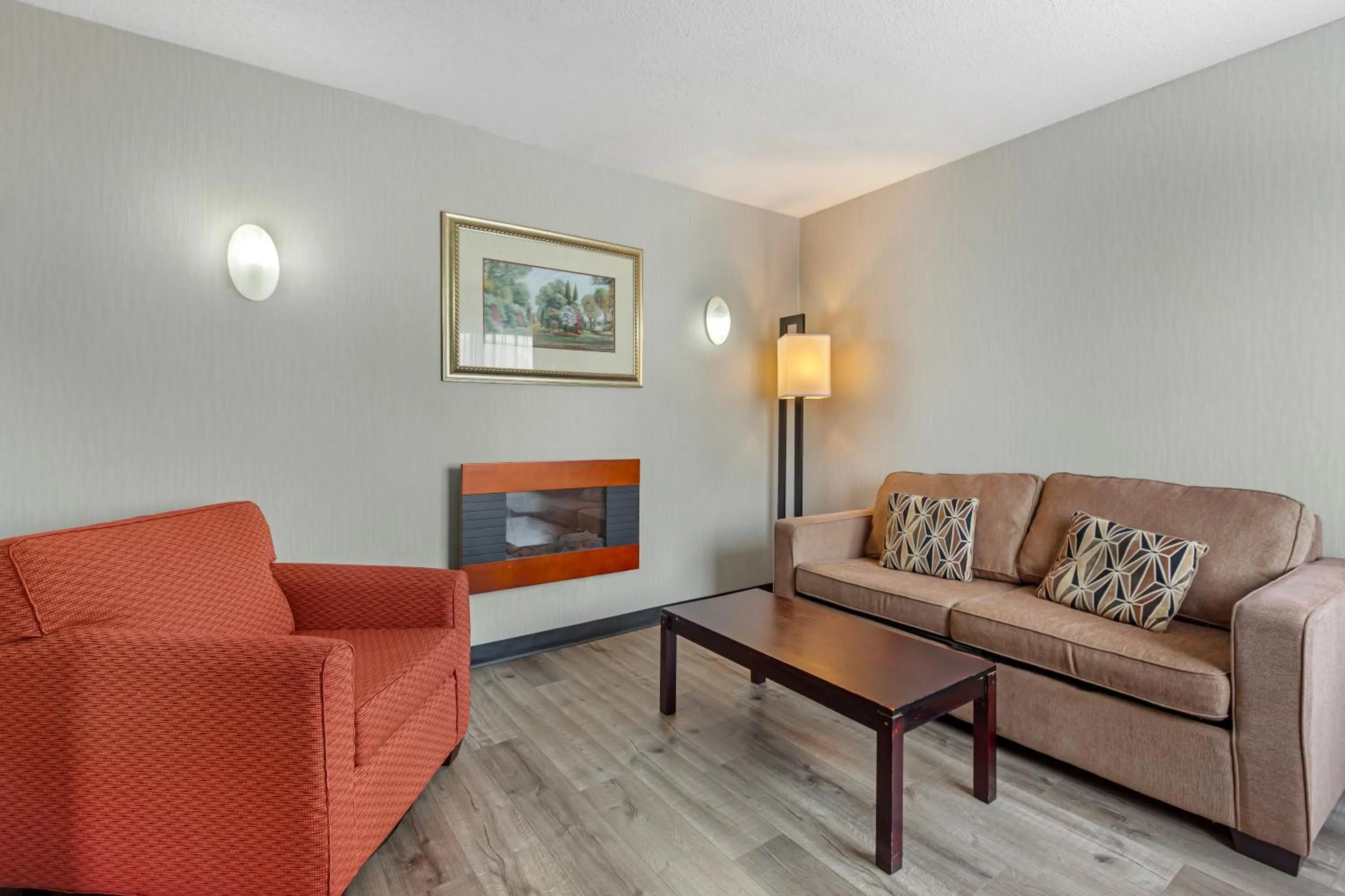 Seating area in Quality Inn & Suites 5585 Ambler Drive Mississauga Ontario