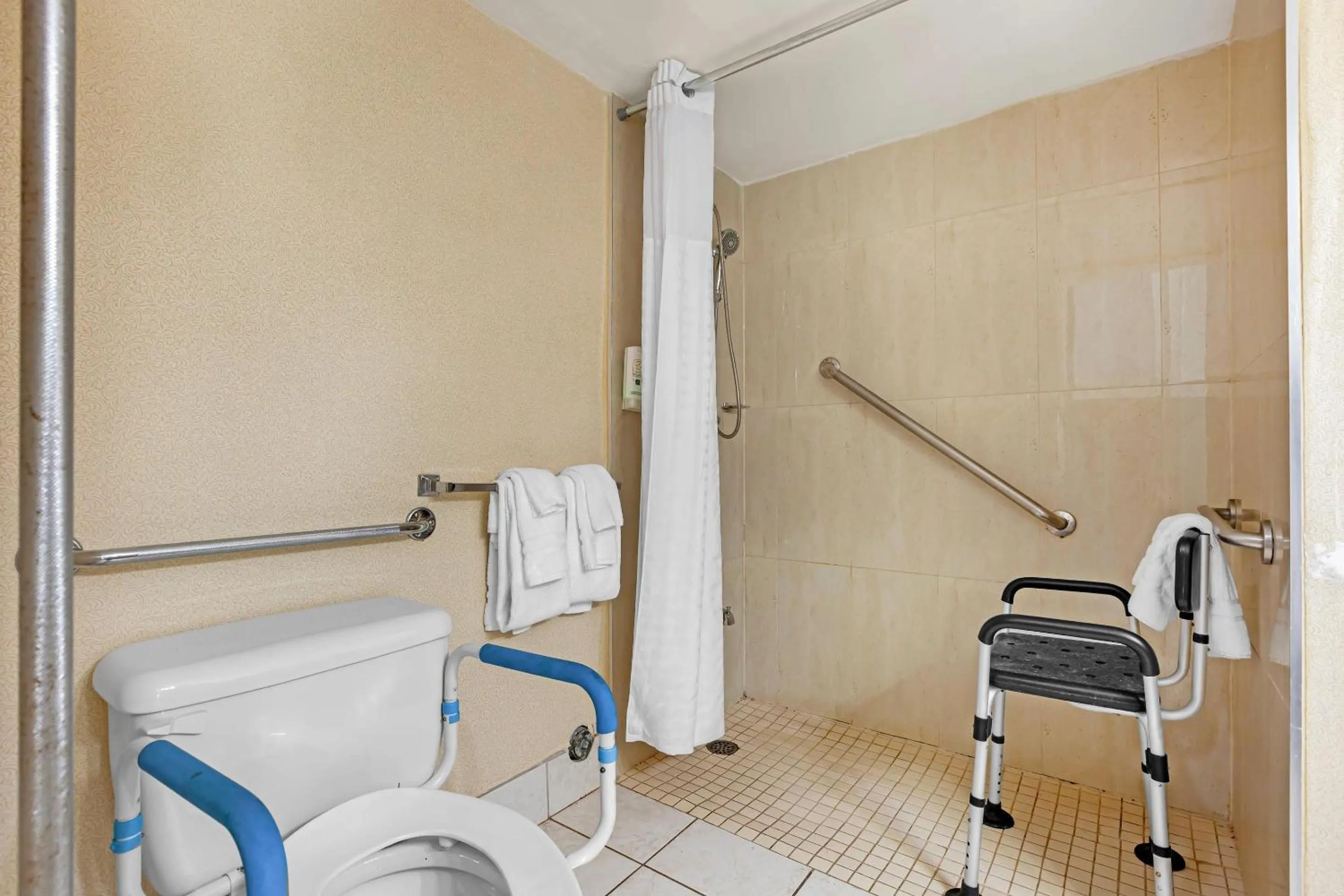 Bedroom in Quality Inn & Suites 5585 Ambler Drive Mississauga Ontario