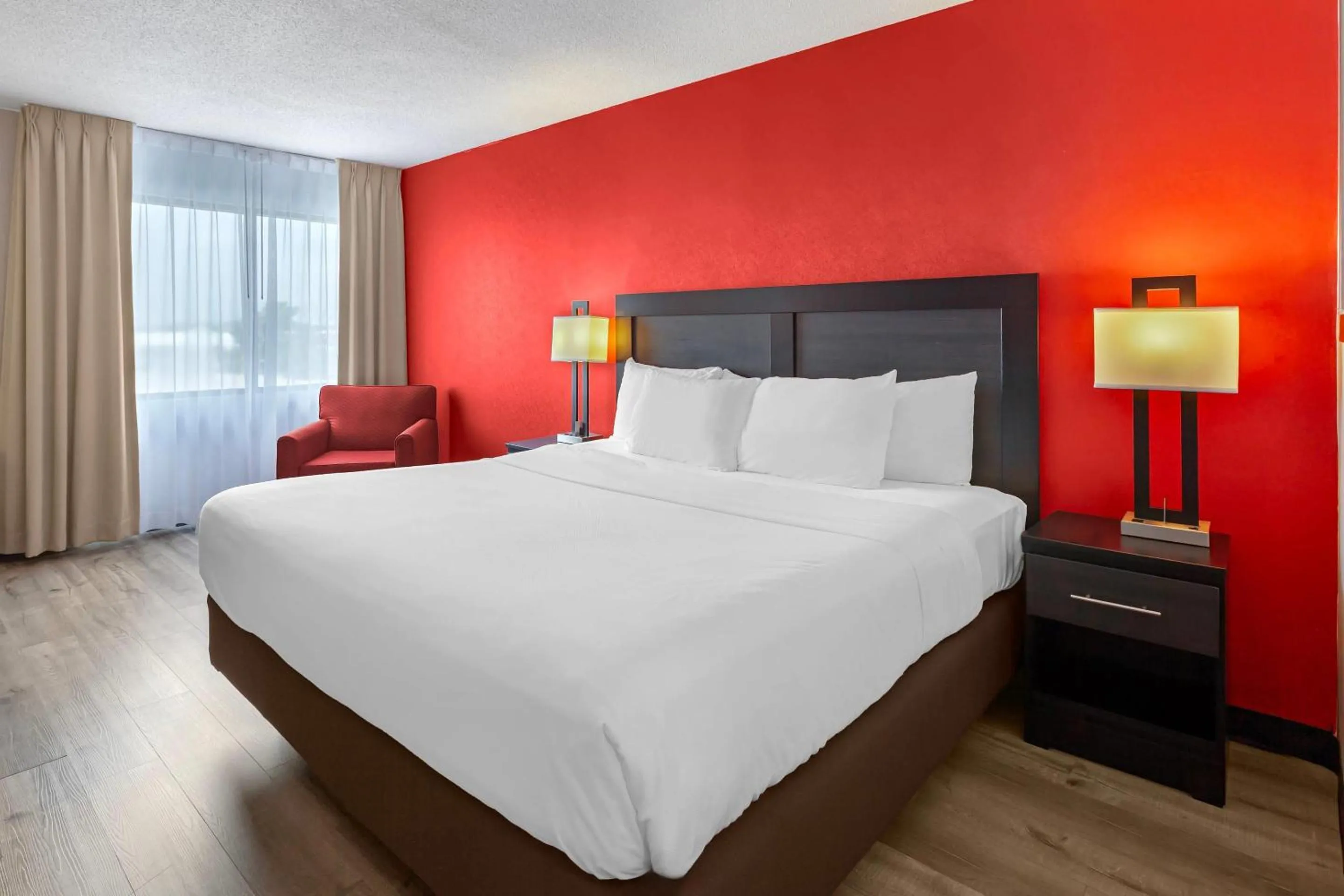 Bedroom, Bed in Quality Inn & Suites 5585 Ambler Drive Mississauga Ontario