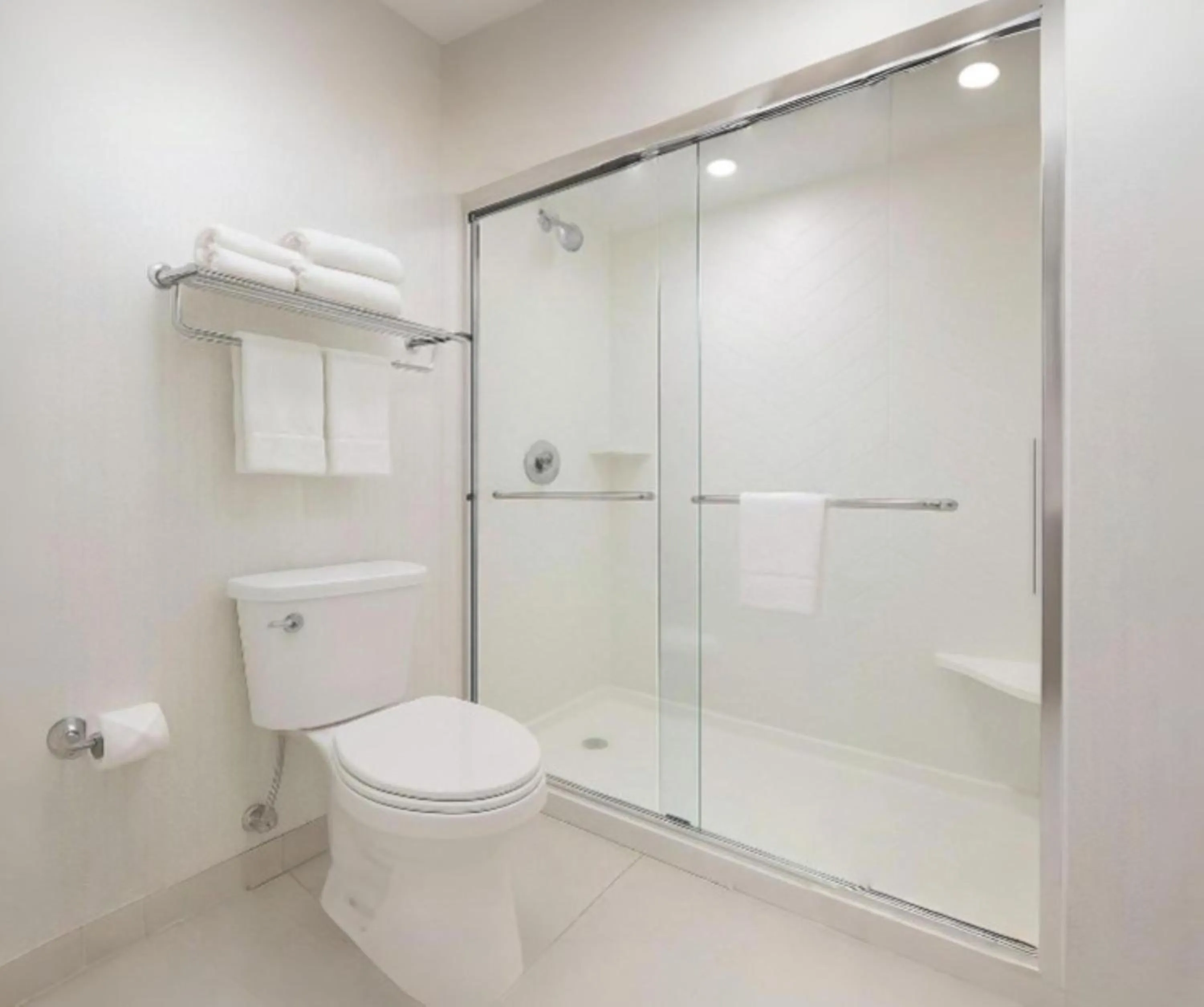 Bathroom in Holiday Inn & Suites Mississauga West - Meadowvale by IHG