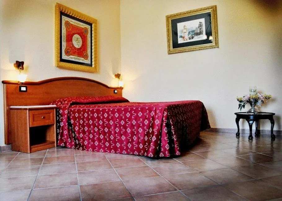 Photo of the whole room, Bed in Hermitage Capua Hotel
