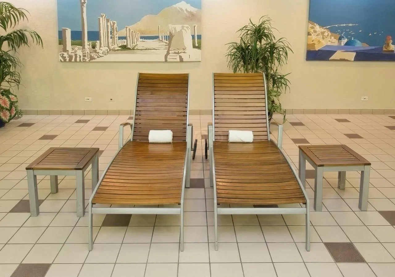 Swimming pool in Edmonton Hotel & Convention Center Edmonton