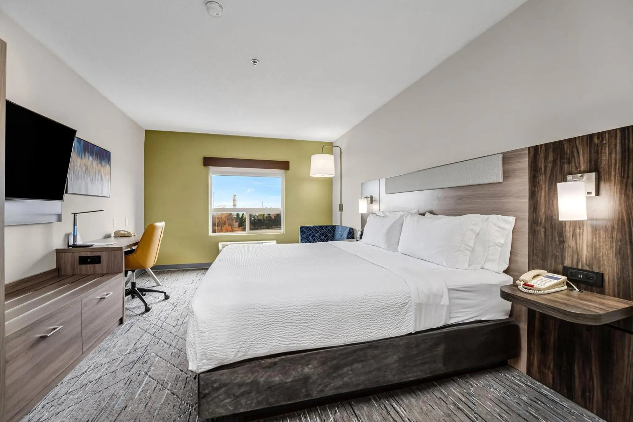 Photo of the whole room, Bed in Holiday Inn Express Hotel & Suites-Edmonton South by IHG