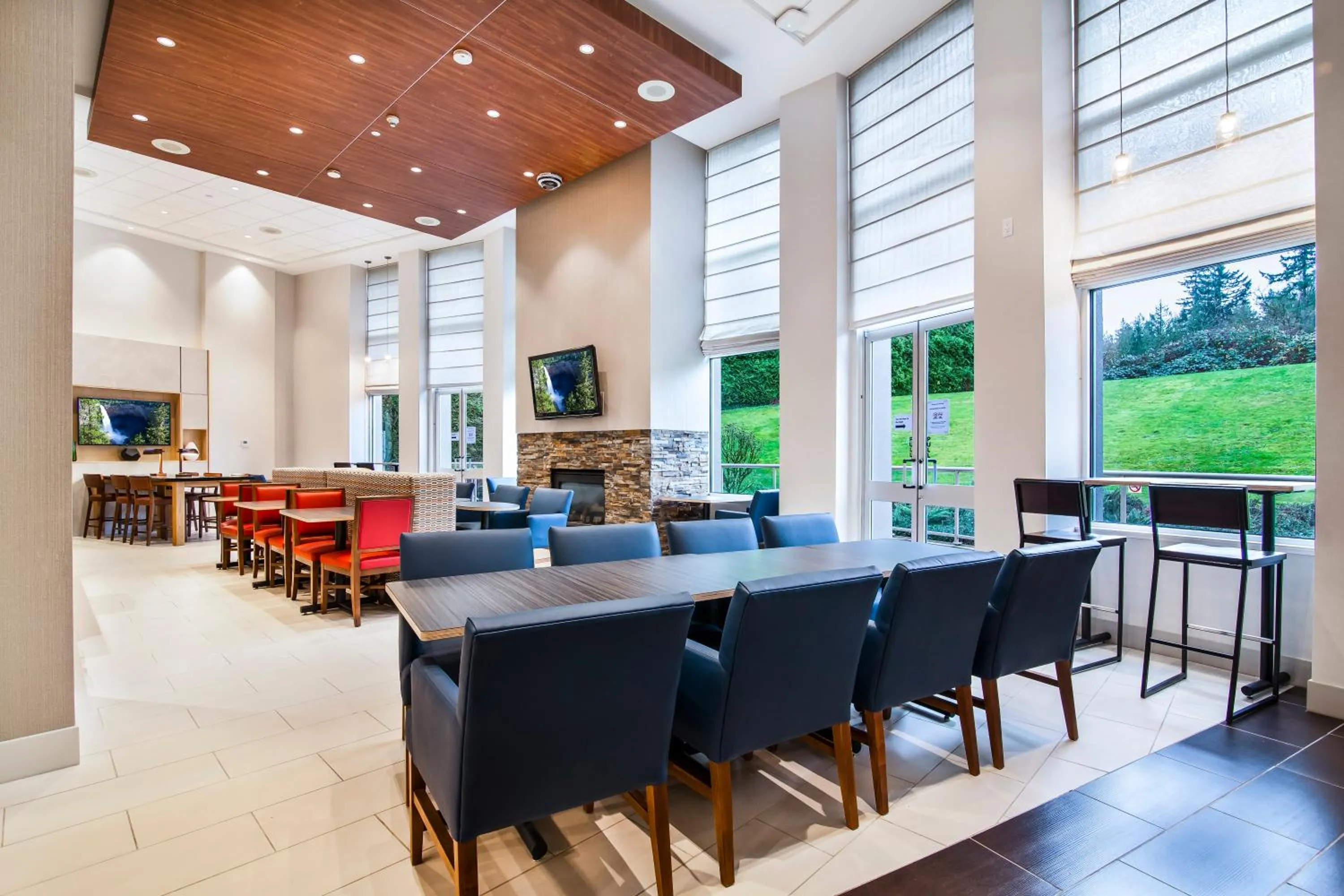 Breakfast in Holiday Inn Express & Suites Langley by IHG