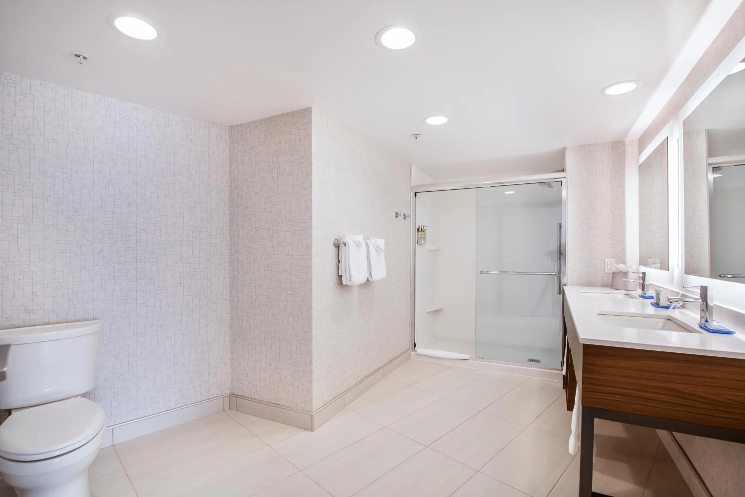 Photo of the whole room in Holiday Inn Express & Suites Langley by IHG