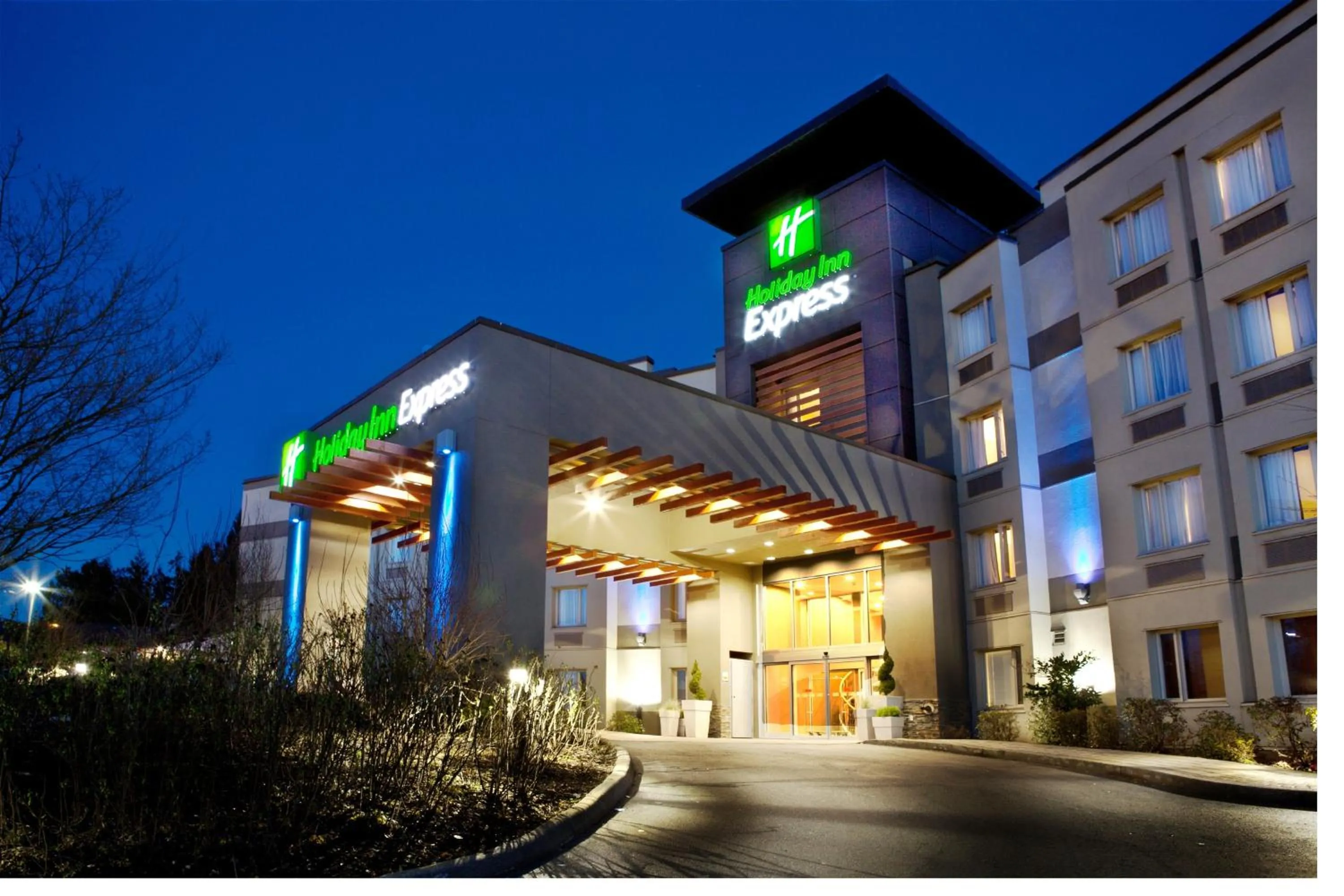 Property building in Holiday Inn Express & Suites Langley by IHG