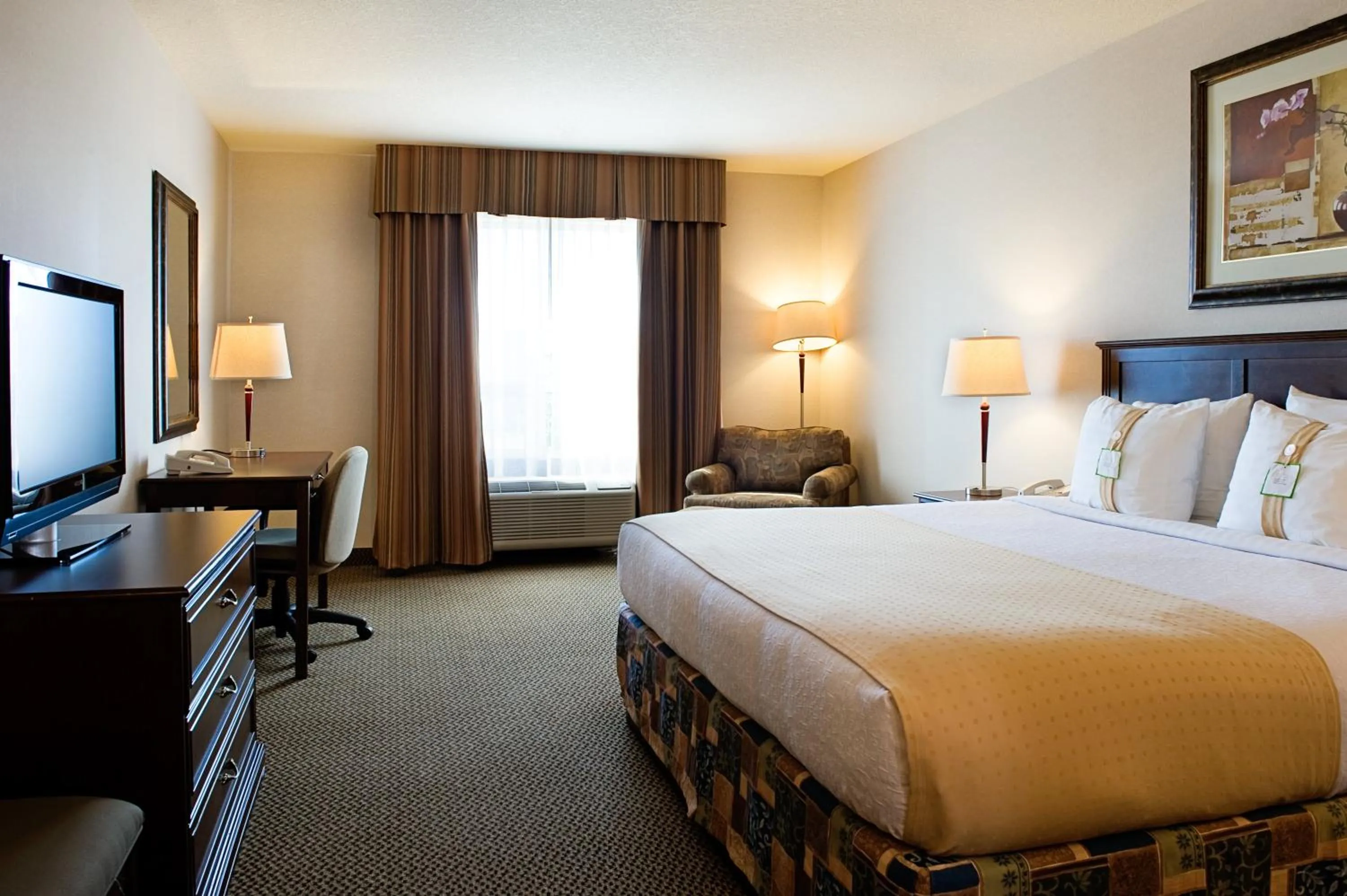 Photo of the whole room, Bed in Holiday Inn Hotel & Suites-West Edmonton by IHG