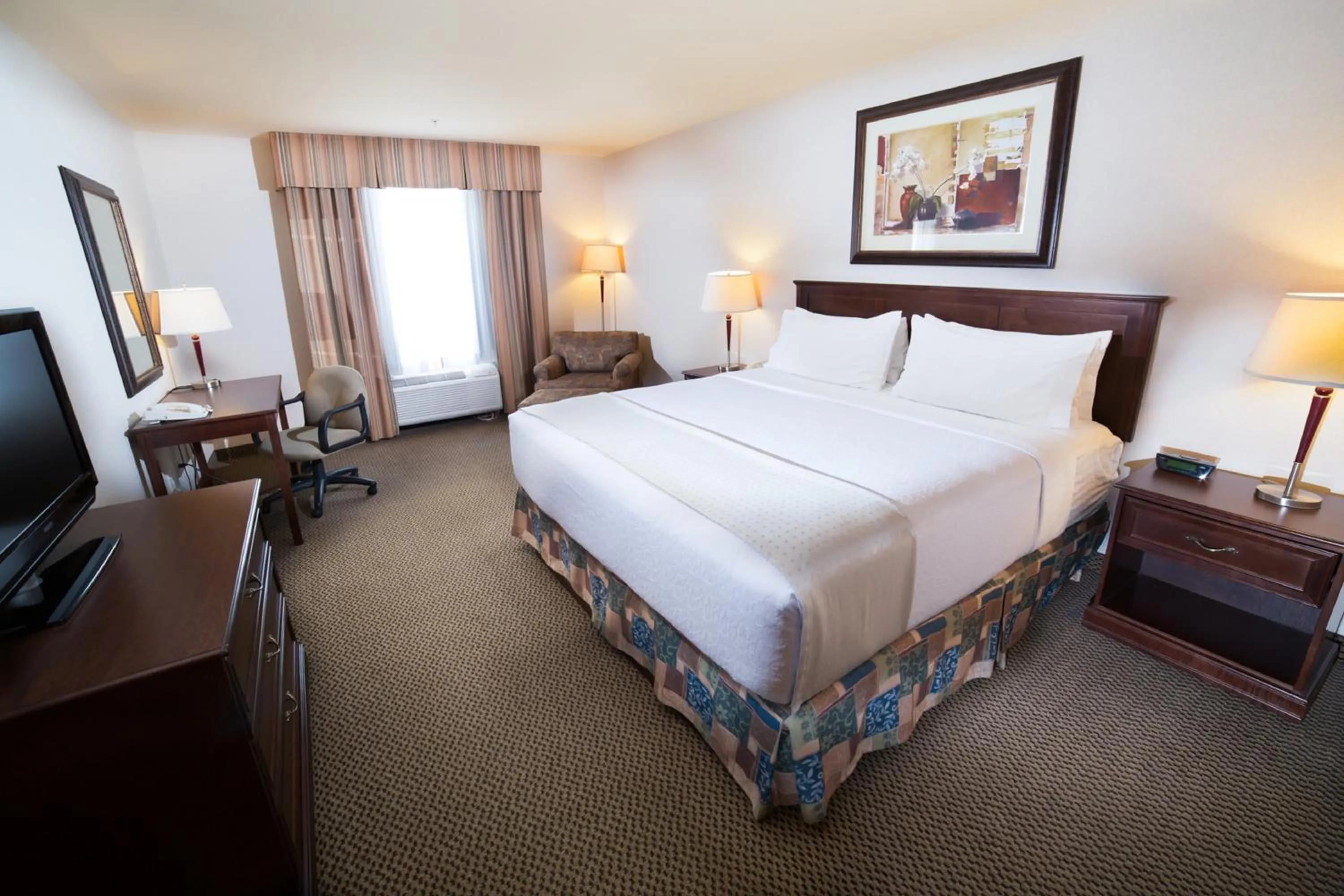 Photo of the whole room, Bed in Holiday Inn Hotel & Suites-West Edmonton by IHG