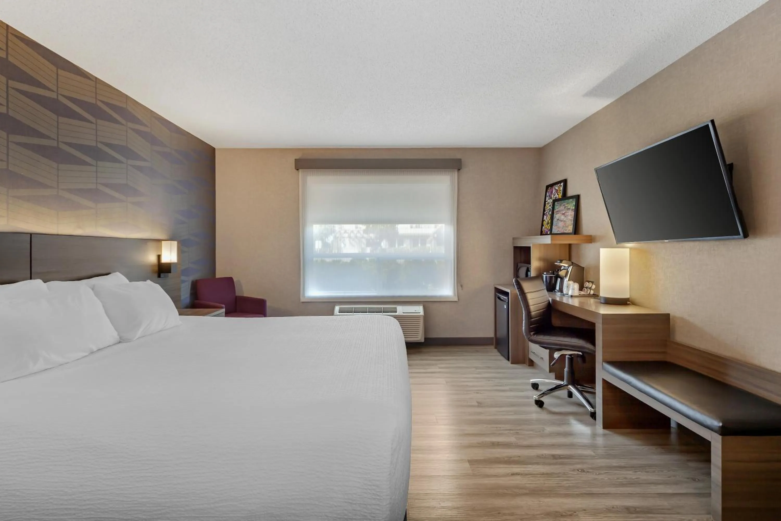 Bedroom, Bed in Best Western Plus West Edmonton