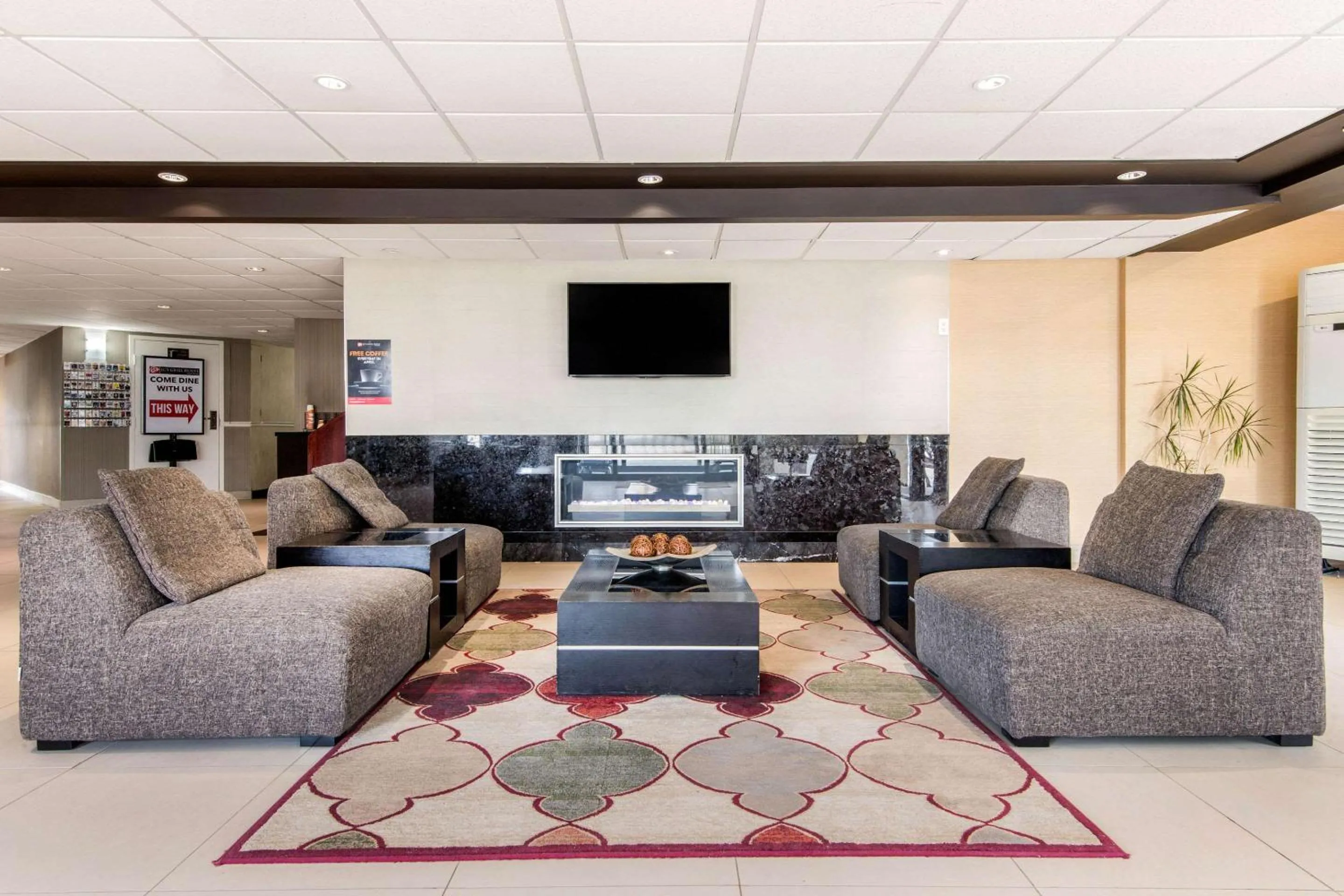 Lobby or reception in Comfort Inn Airport West