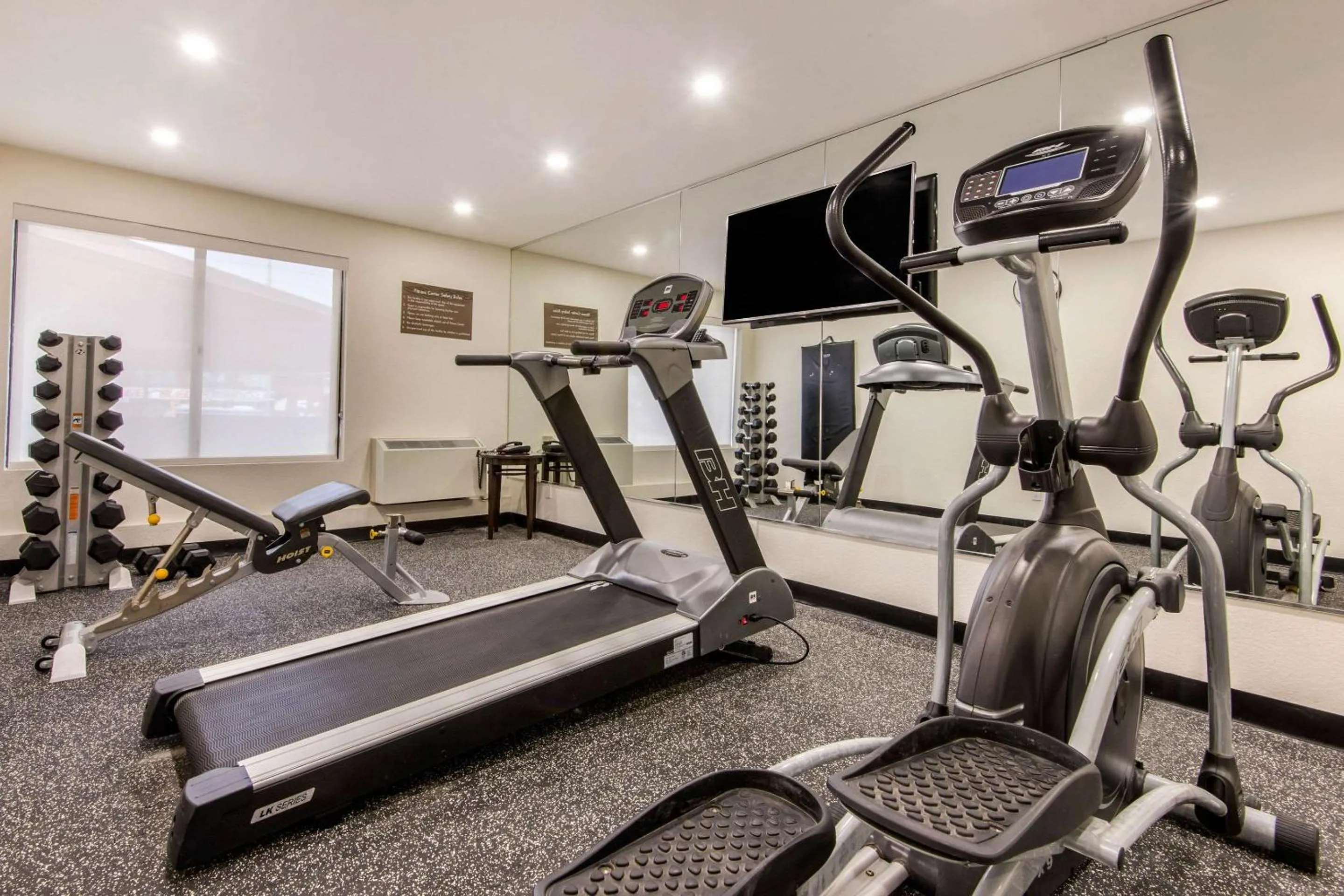 Fitness centre/facilities in Comfort Inn Airport West