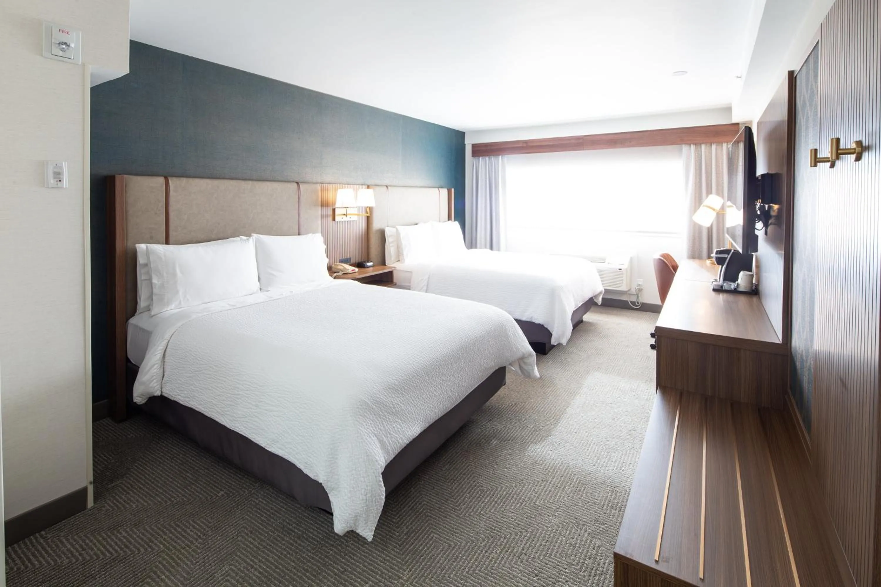 Photo of the whole room, Bed in Holiday Inn Hinton by IHG