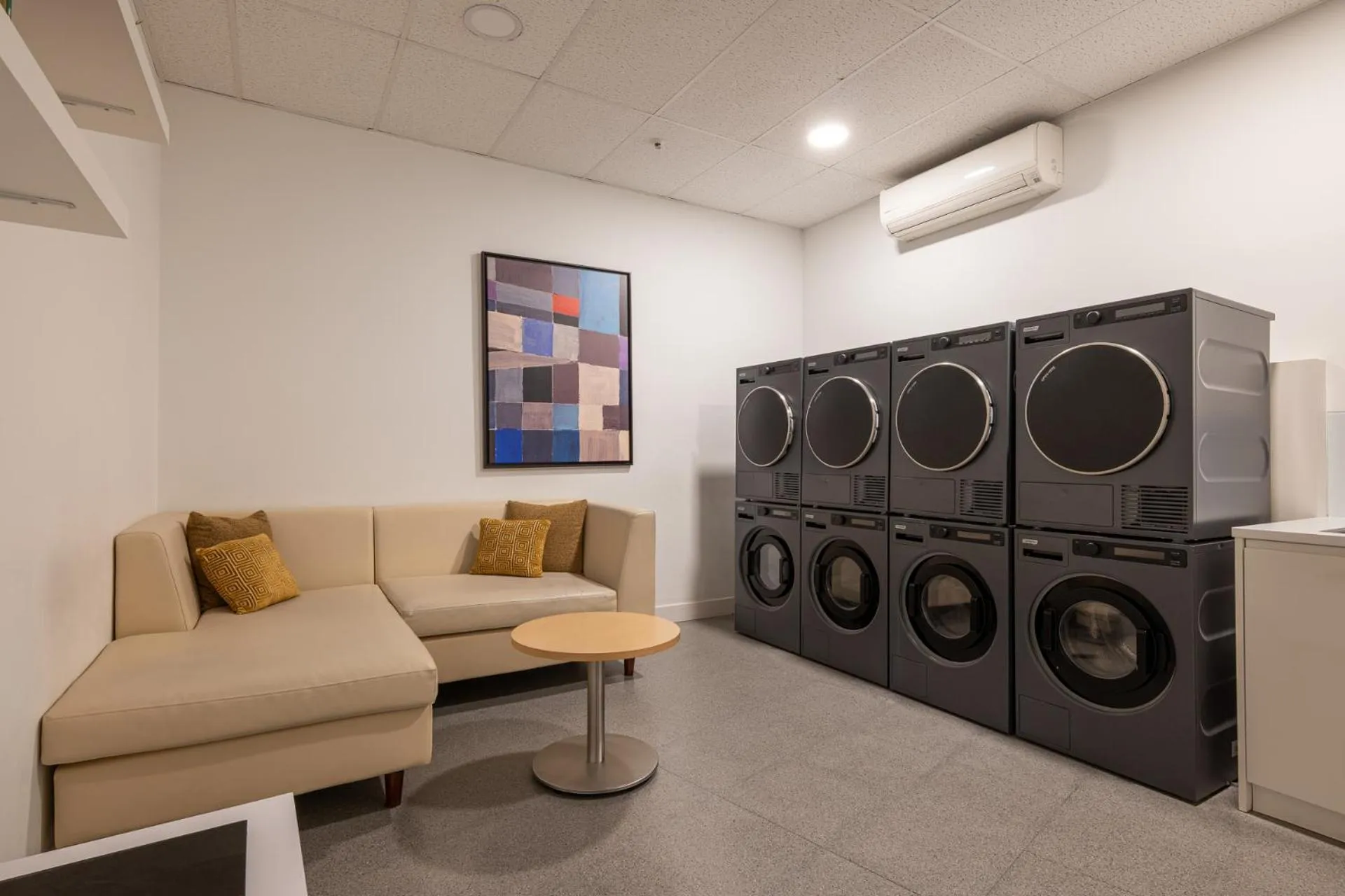 laundry in Naitly Barcelona Poblenou
