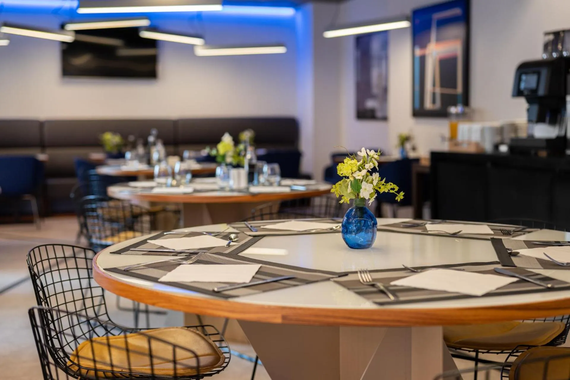 Dining area in Naitly Barcelona Poblenou