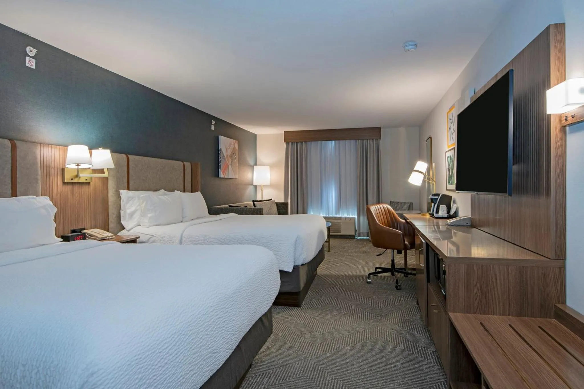 Photo of the whole room, Bed in Holiday Inn Hotel and Suites-Kamloops by IHG