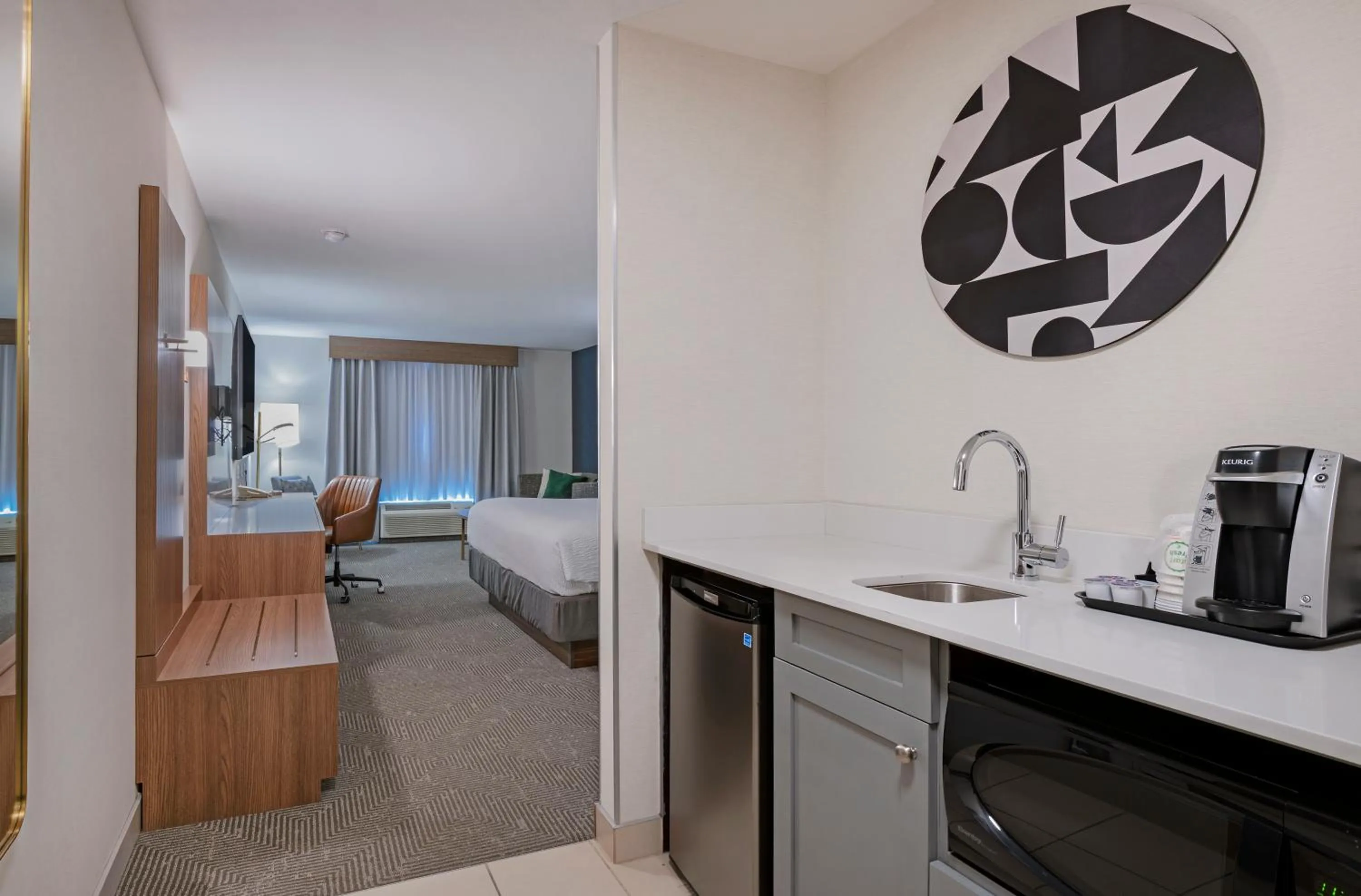 Photo of the whole room, Bed in Holiday Inn Hotel and Suites-Kamloops by IHG