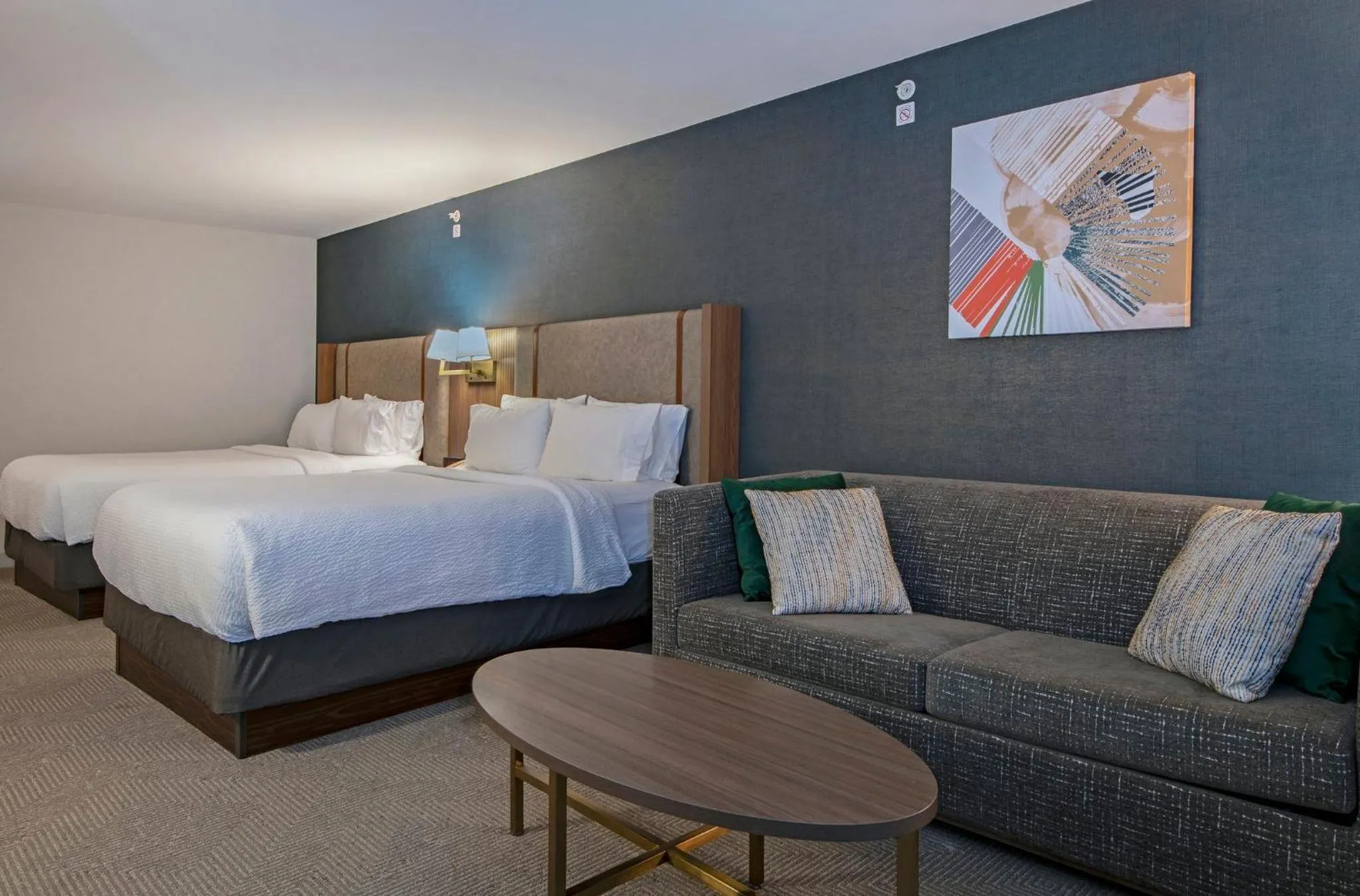 Photo of the whole room, Bed in Holiday Inn Hotel and Suites-Kamloops by IHG